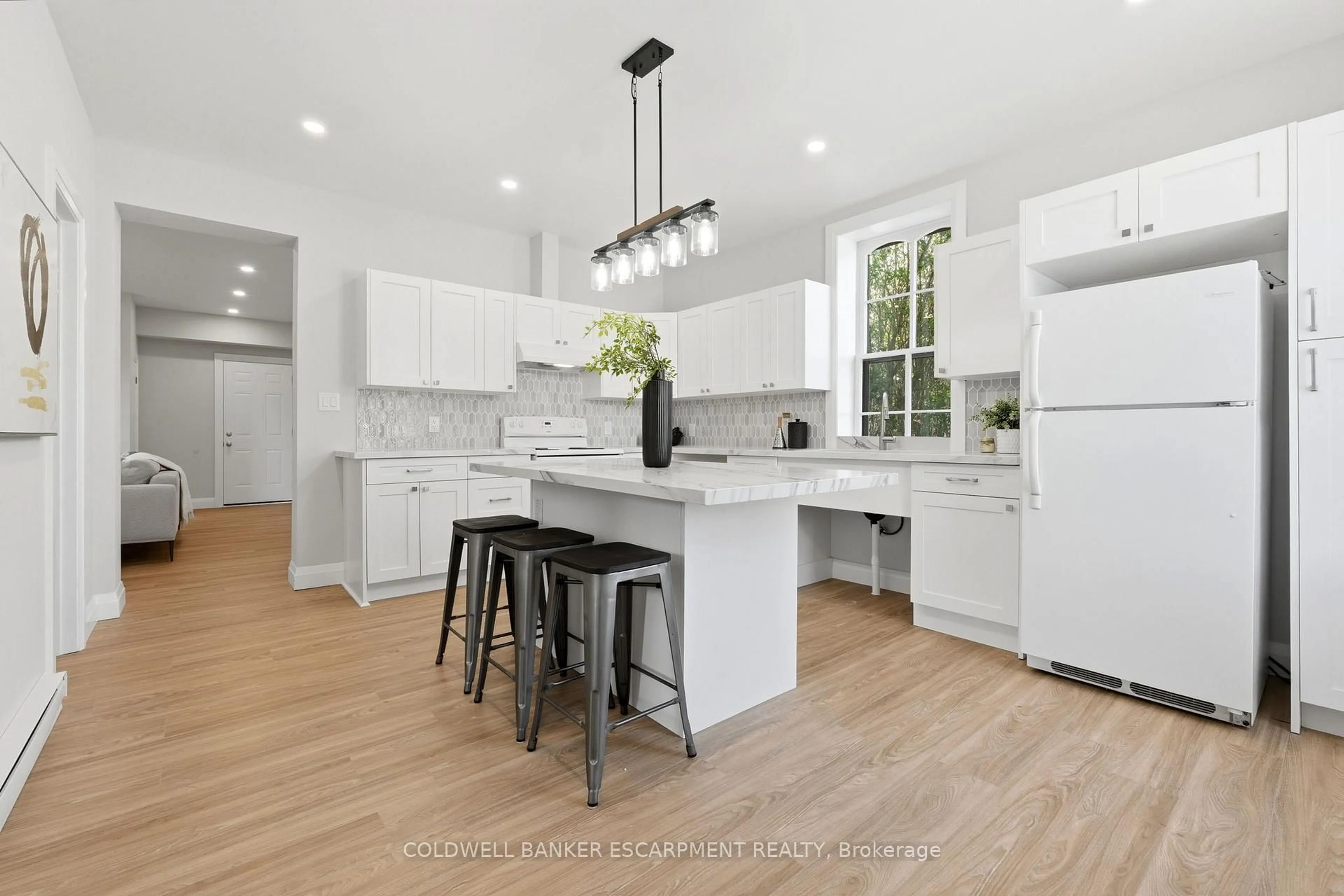Open concept kitchen, unknown for 76 Main St, Halton Hills Ontario L7J 1W2