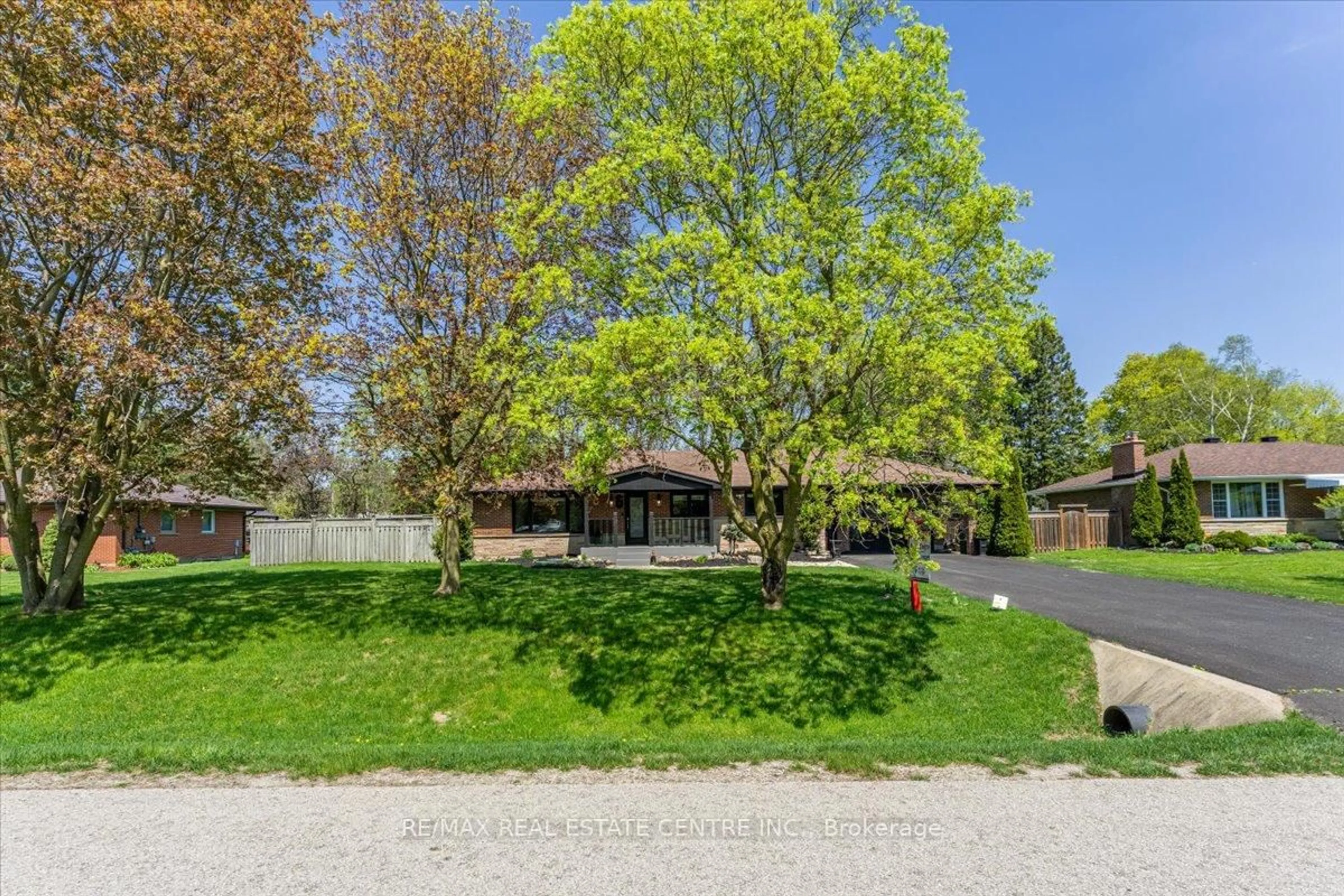 A pic from outside/outdoor area/front of a property/back of a property/a pic from drone, street for 6 Maple Grove Rd, Caledon Ontario L7K 0Z3
