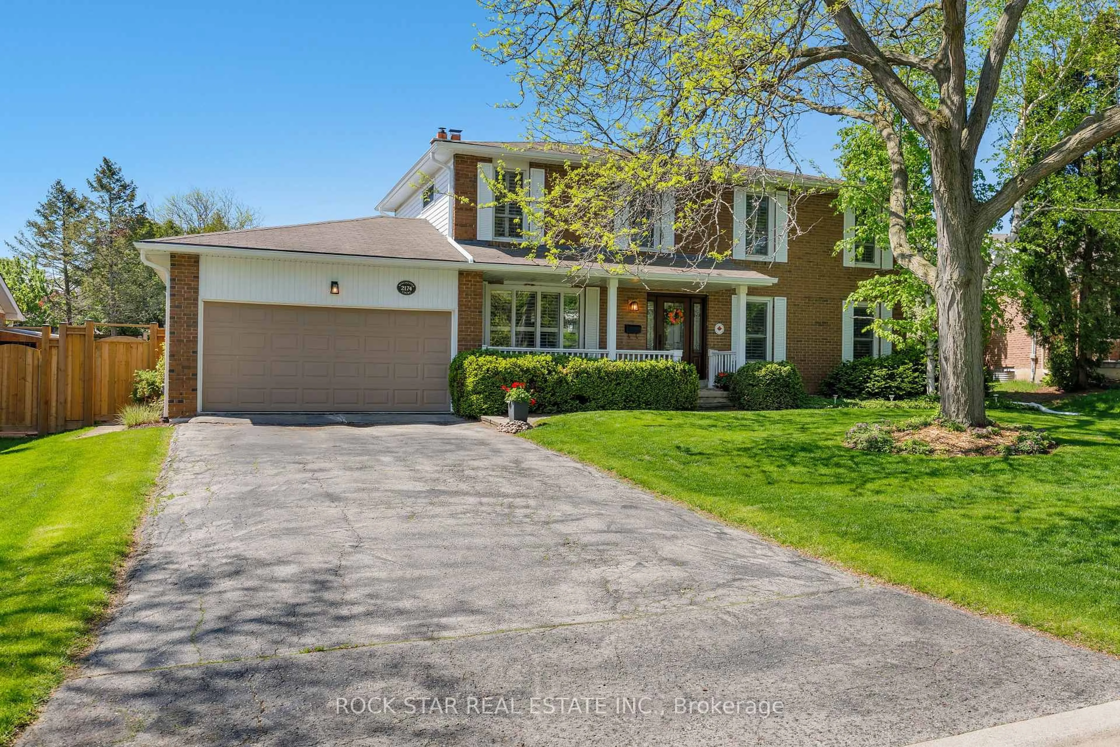 Home with brick exterior material, street for 2174 Winchester Crt, Burlington Ontario L7P 3K7