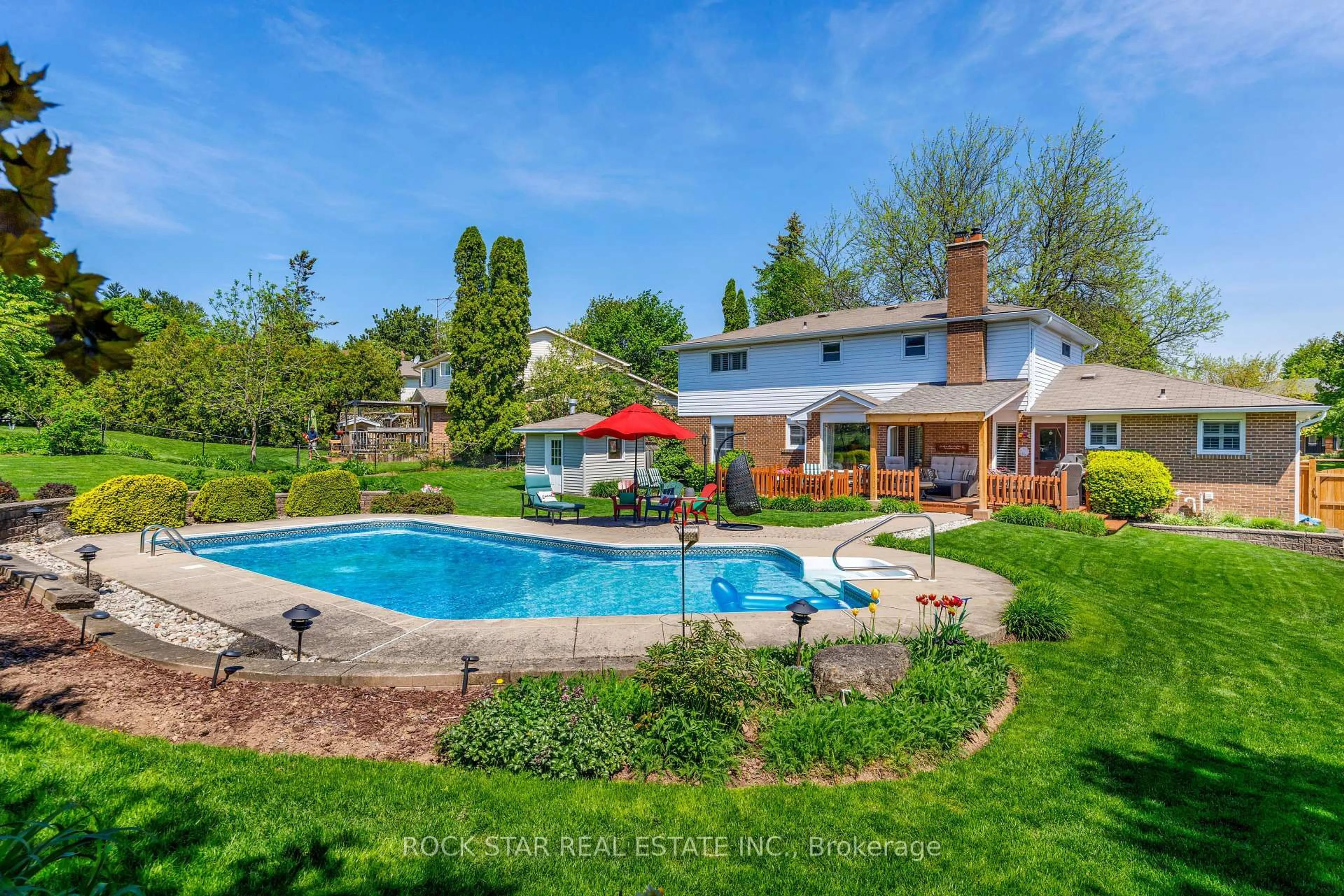 A pic from outside/outdoor area/front of a property/back of a property/a pic from drone, water/lake/river/ocean view for 2174 Winchester Crt, Burlington Ontario L7P 3K7