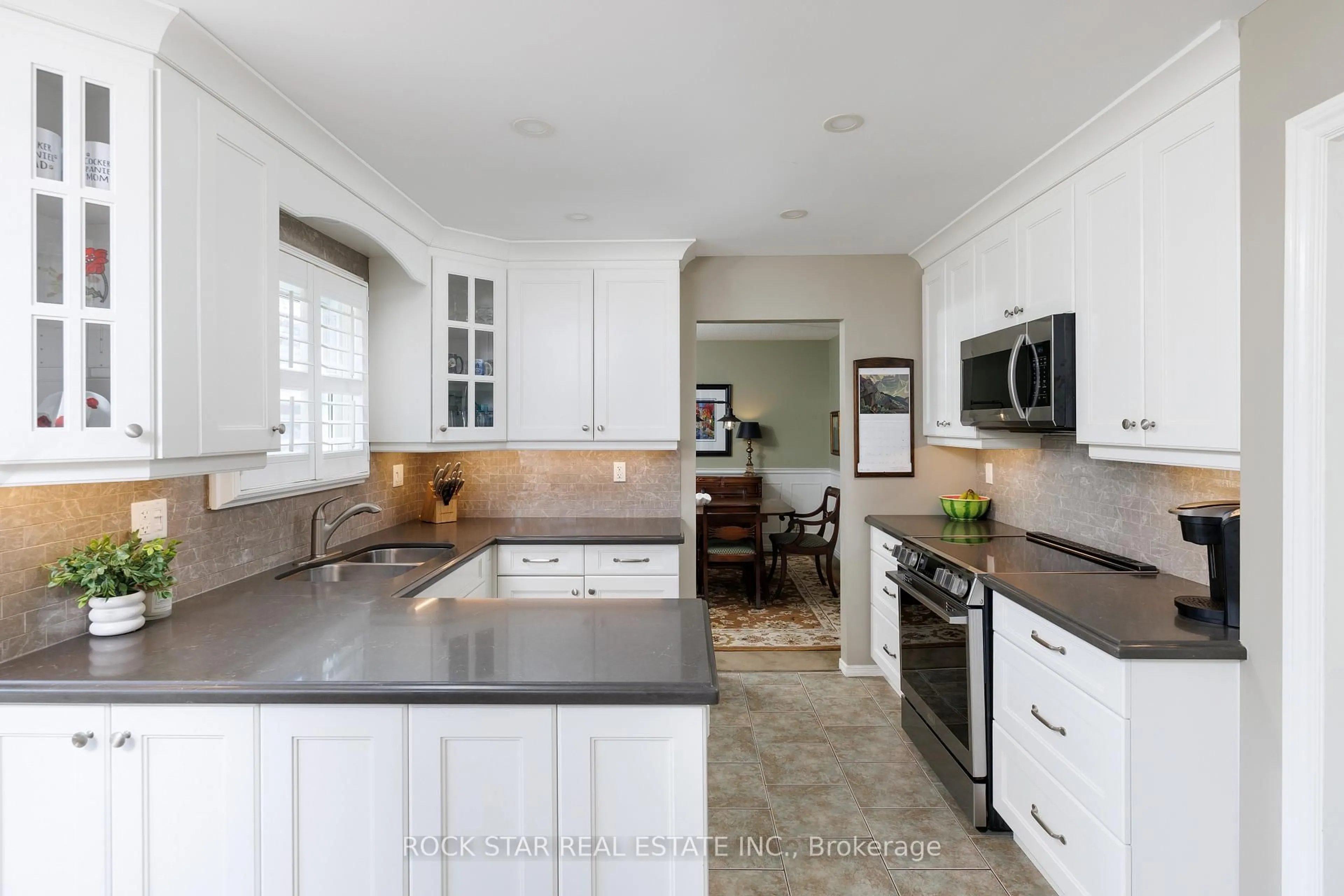 Open concept kitchen, ceramic/tile floor for 2174 Winchester Crt, Burlington Ontario L7P 3K7