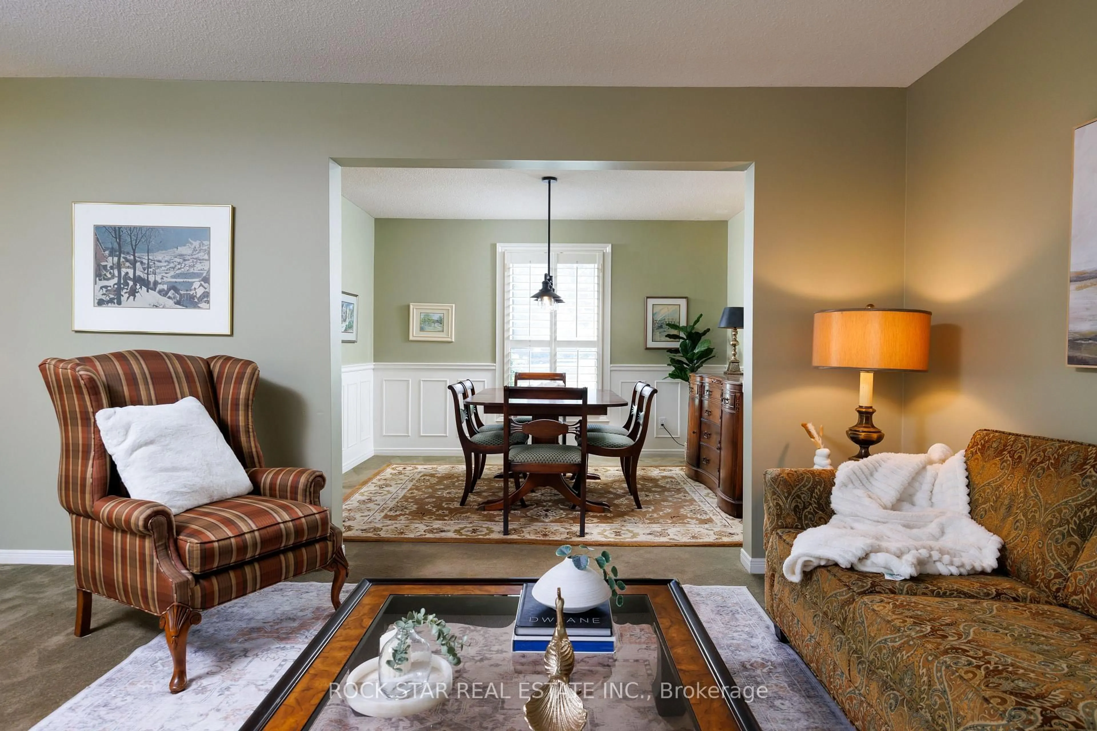 Living room with furniture, unknown for 2174 Winchester Crt, Burlington Ontario L7P 3K7