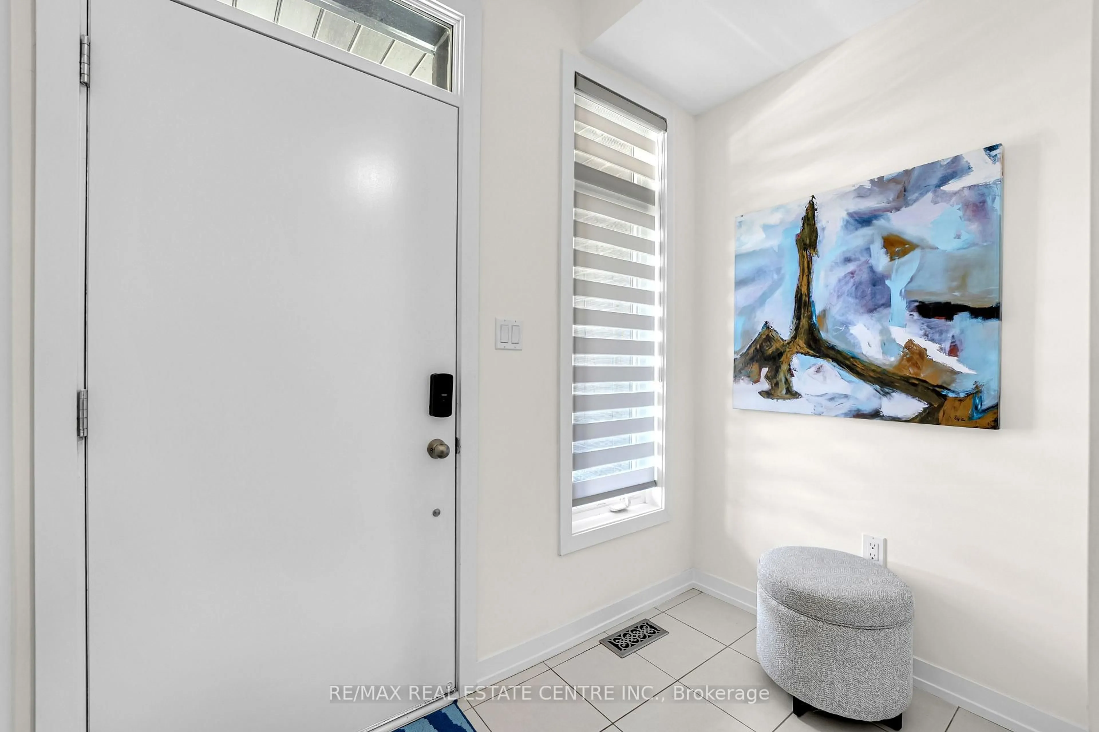Indoor entryway for 1538 MOONSEED Pl, Milton Ontario L9E 1V4