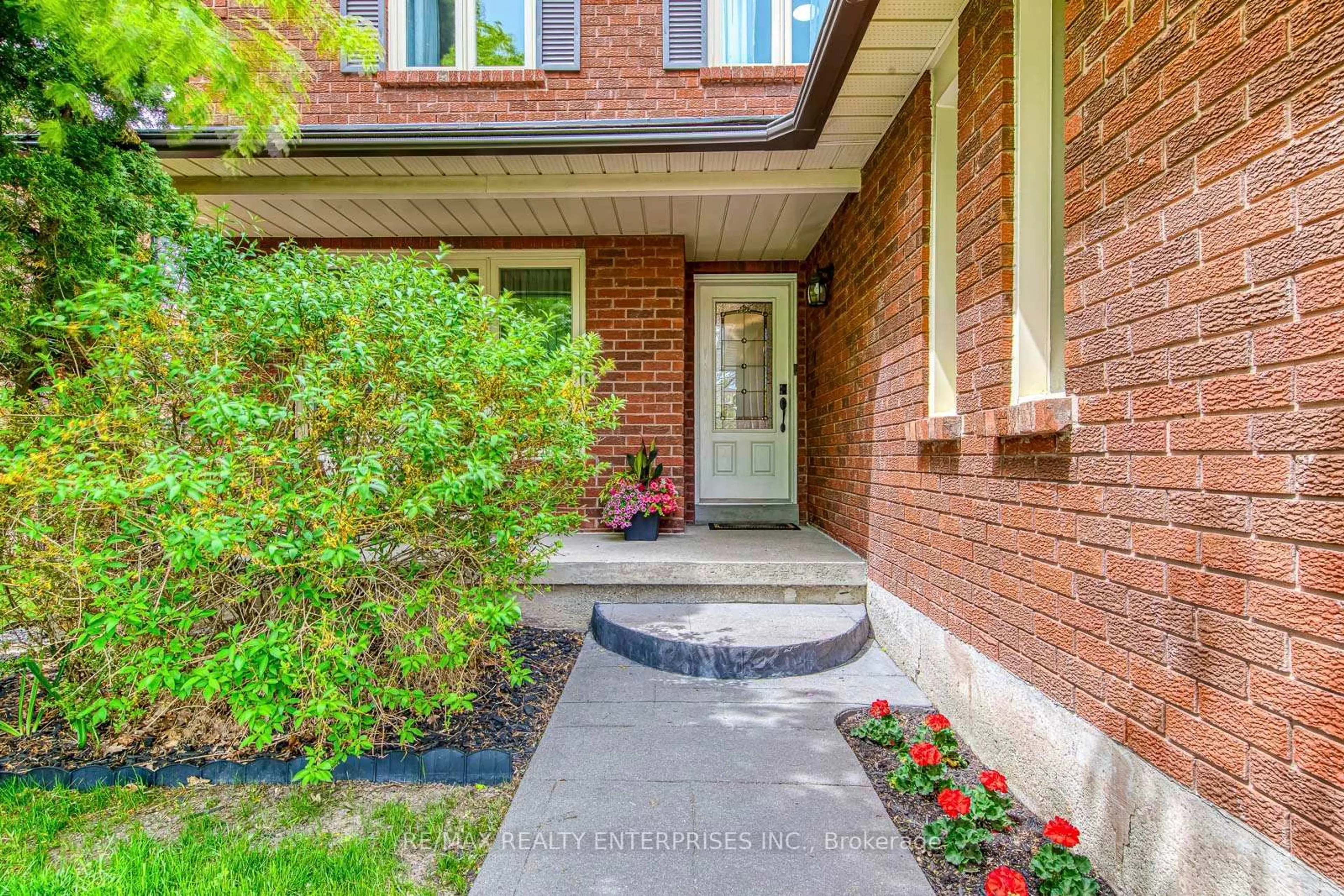 Home with brick exterior material, street for 1256 Greenwood Cres, Oakville Ontario L6J 6W2
