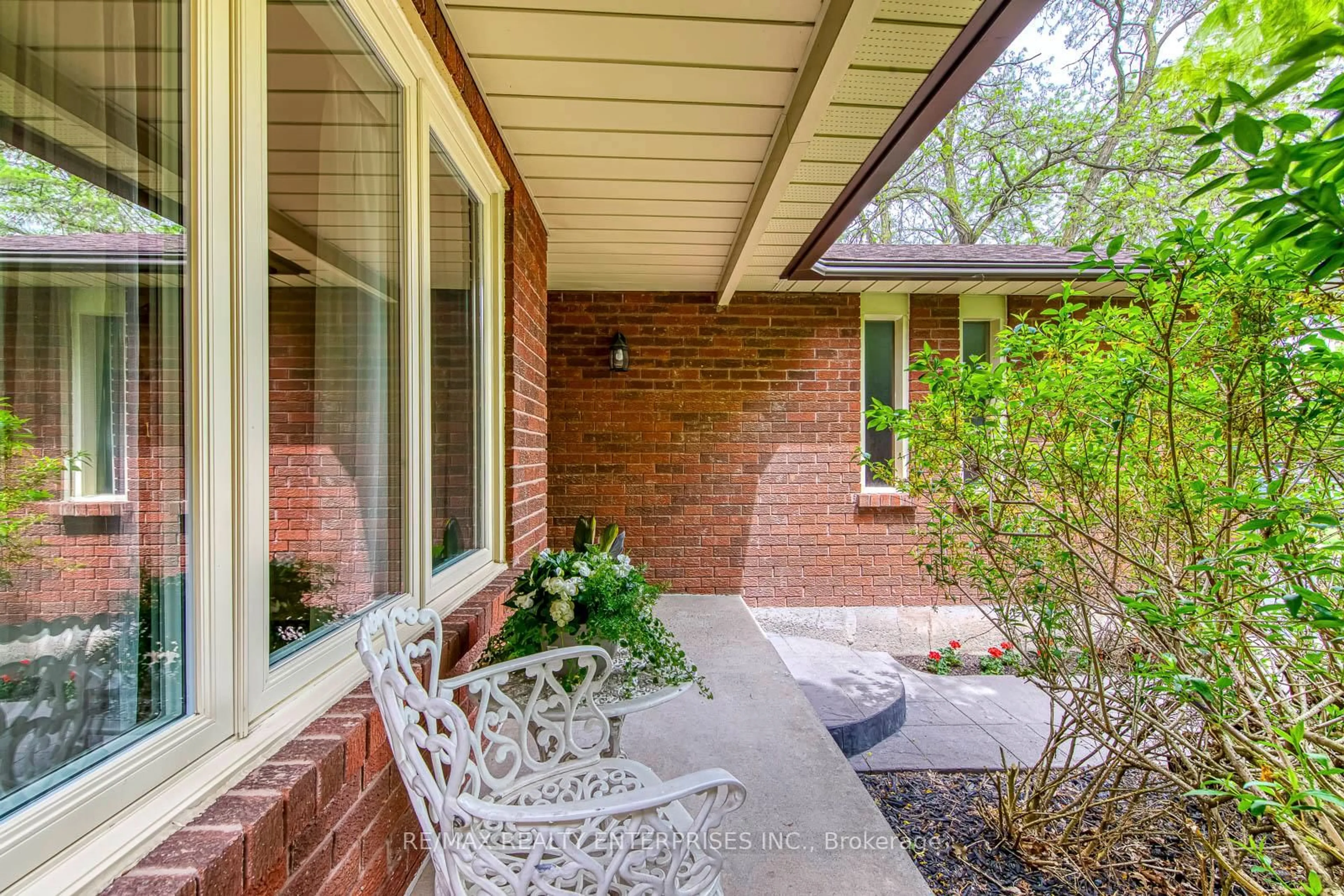 Unknown for 1256 Greenwood Cres, Oakville Ontario L6J 6W2