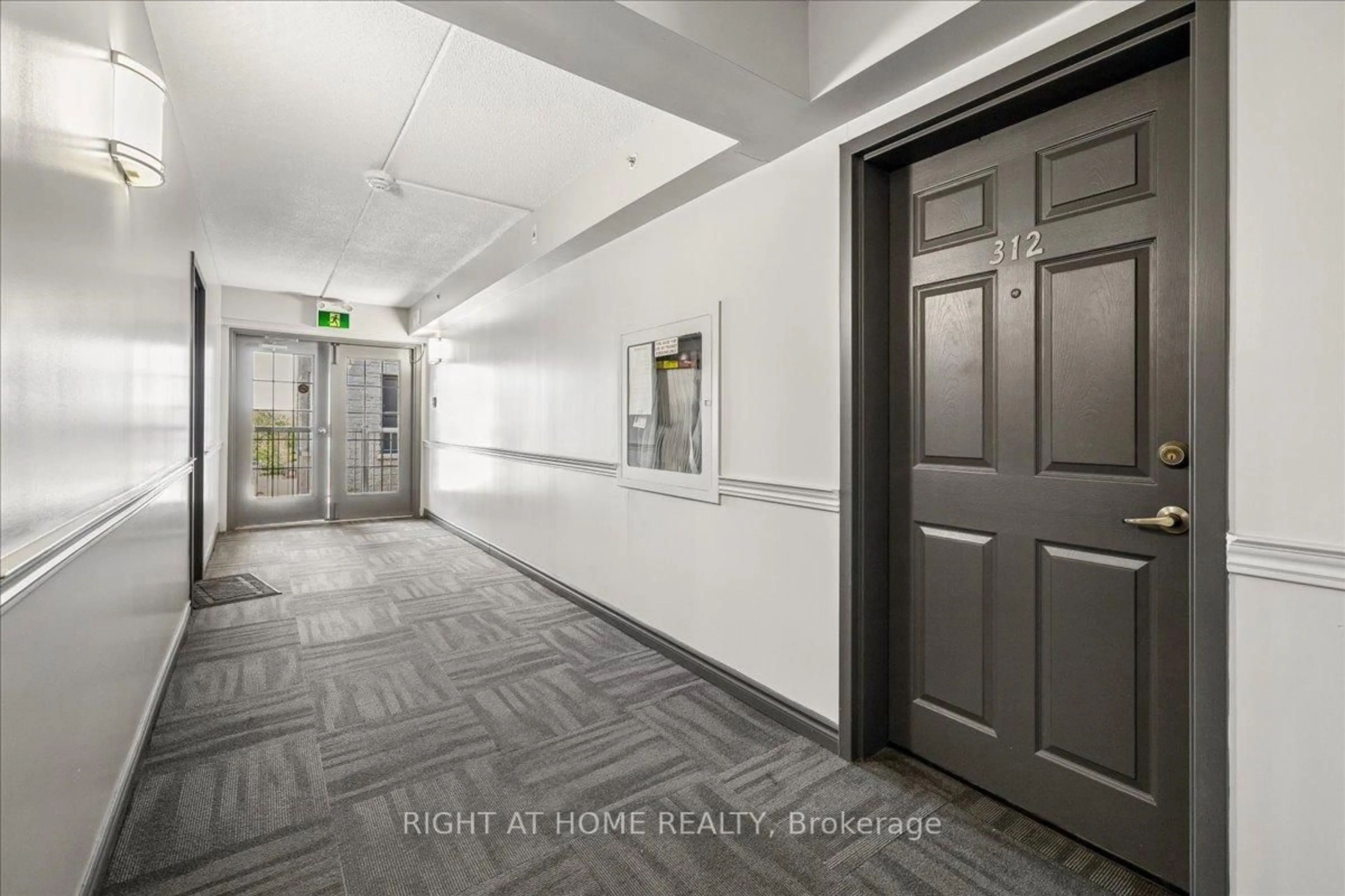 Indoor foyer for 1451 Walker's Line #Unit # 312, Burlington Ontario L7M 4P1