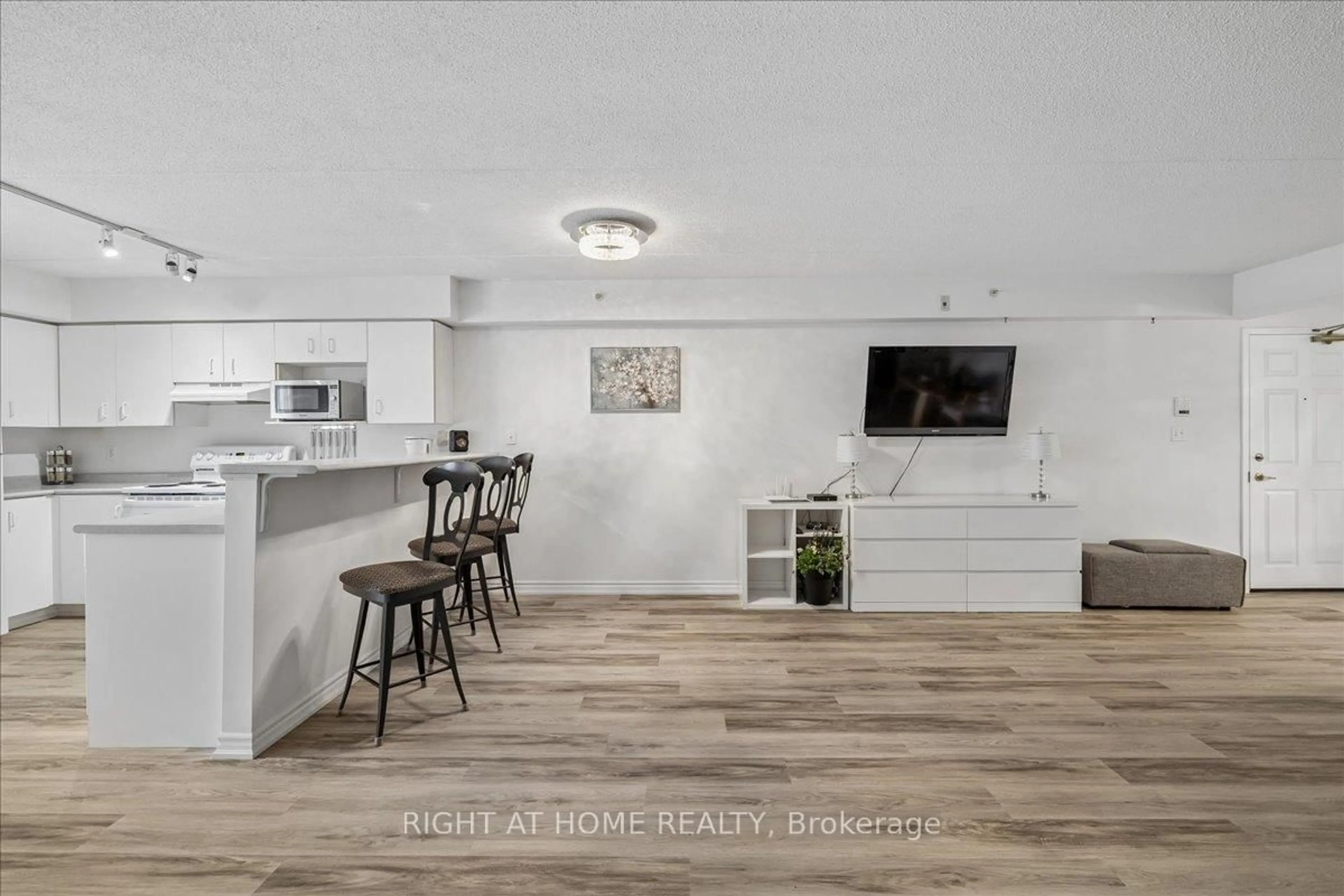Open concept kitchen, unknown for 1451 Walker's Line #Unit # 312, Burlington Ontario L7M 4P1