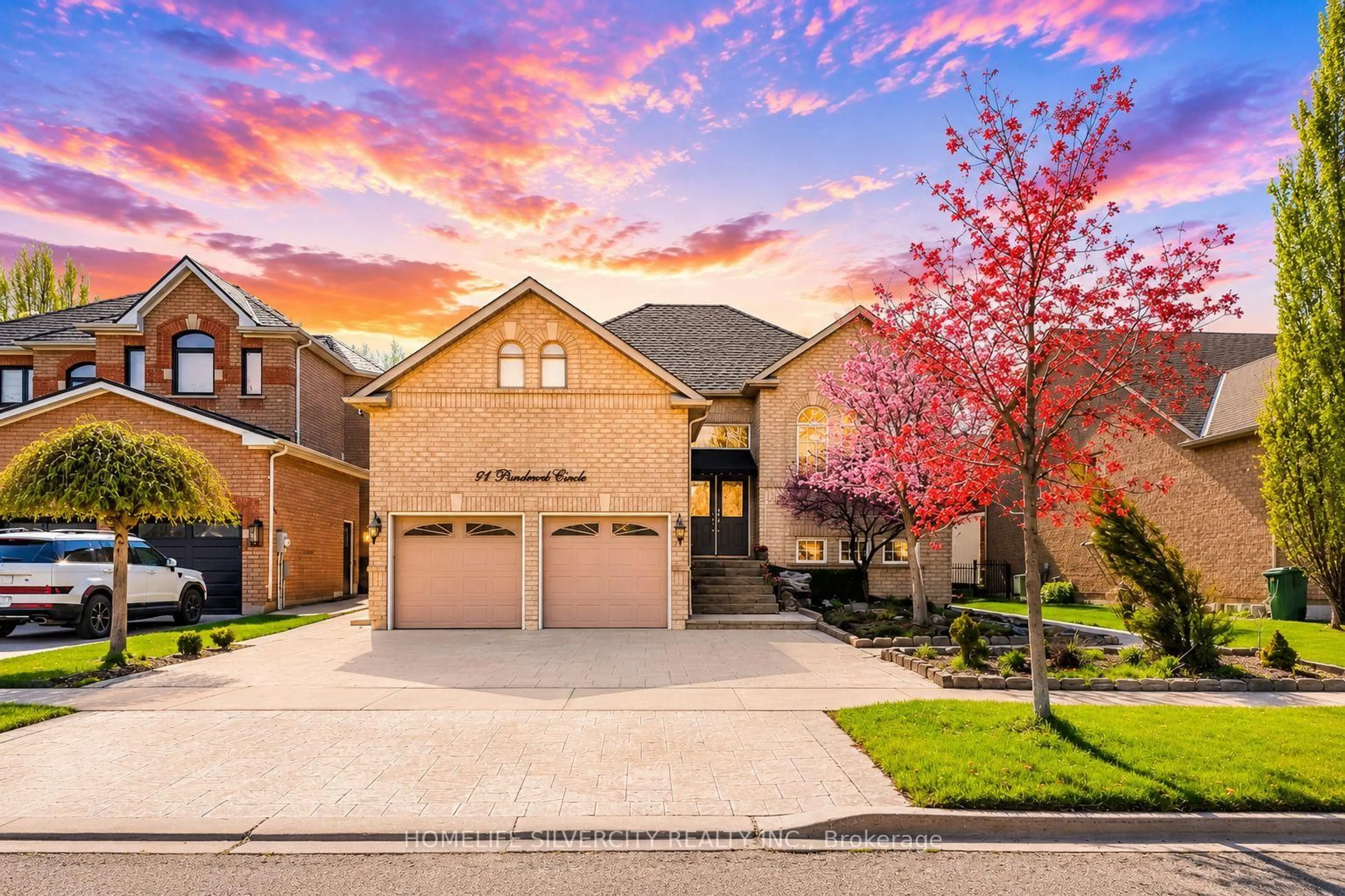 Home with brick exterior material, street for 61 Pinebrook Circ, Caledon Ontario L7C 1C3