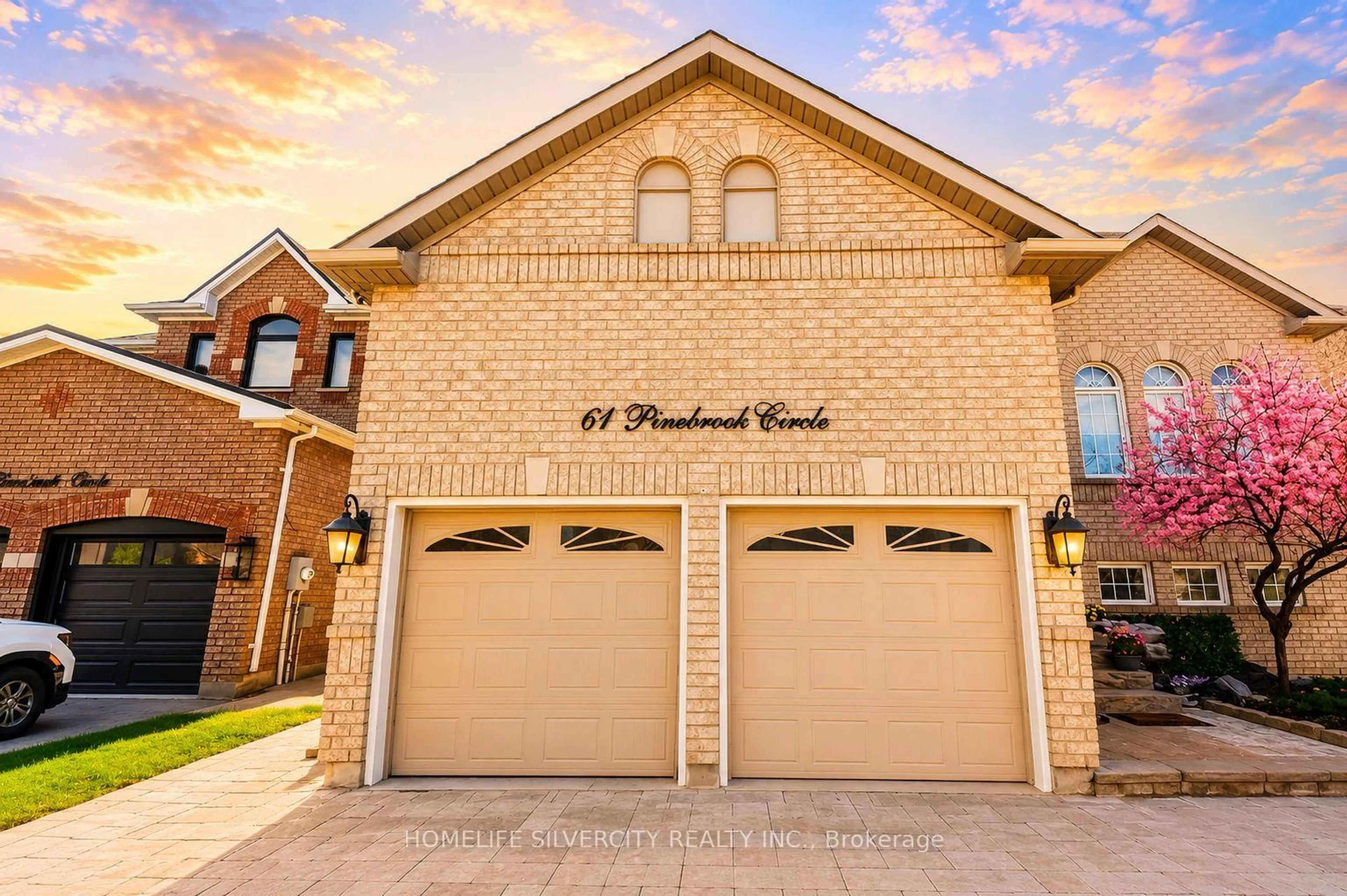 Home with brick exterior material, street for 61 Pinebrook Circ, Caledon Ontario L7C 1C3