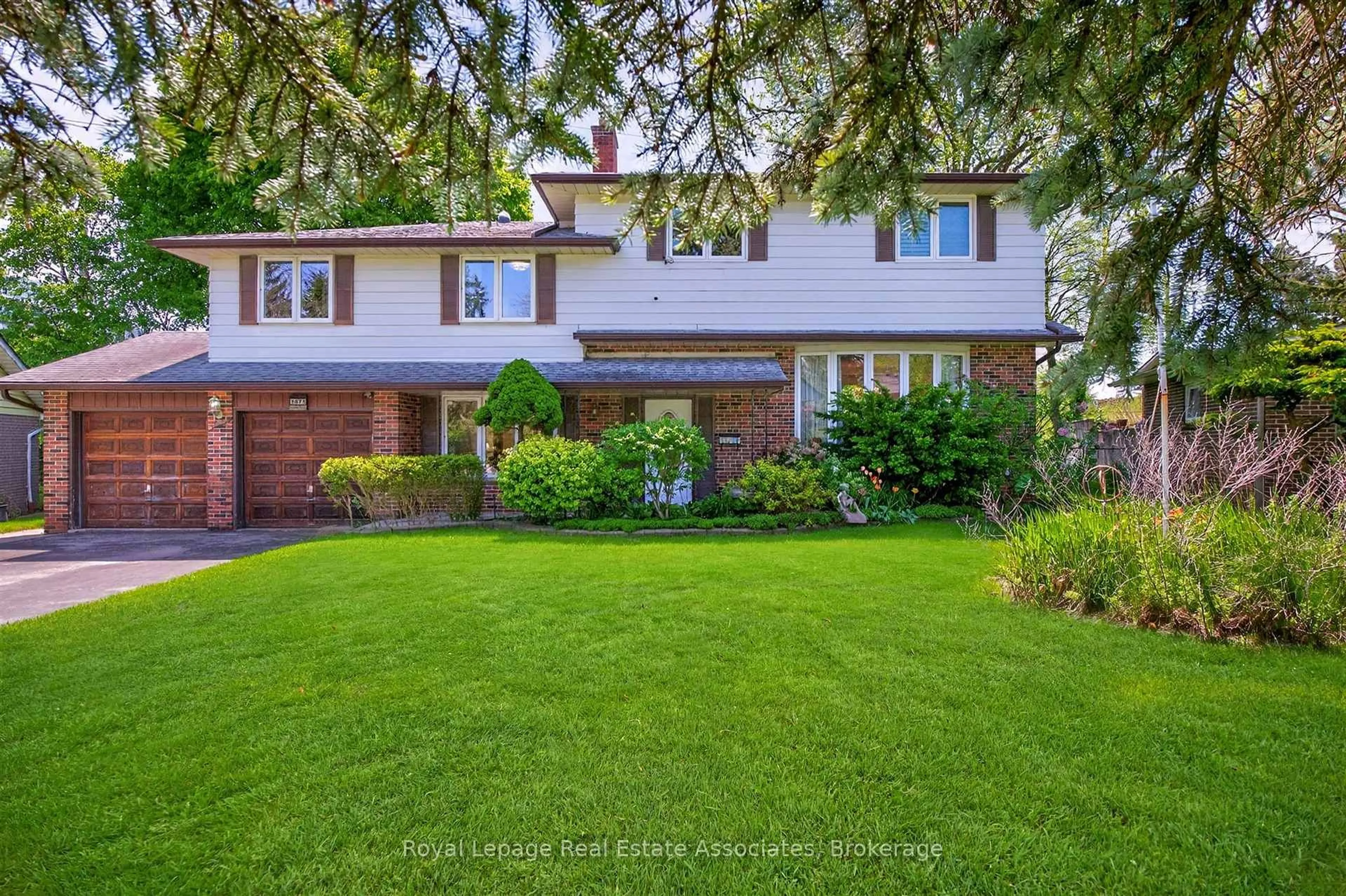 Home with brick exterior material, street for 2072 Sava Cres, Mississauga Ontario L5A 1E1
