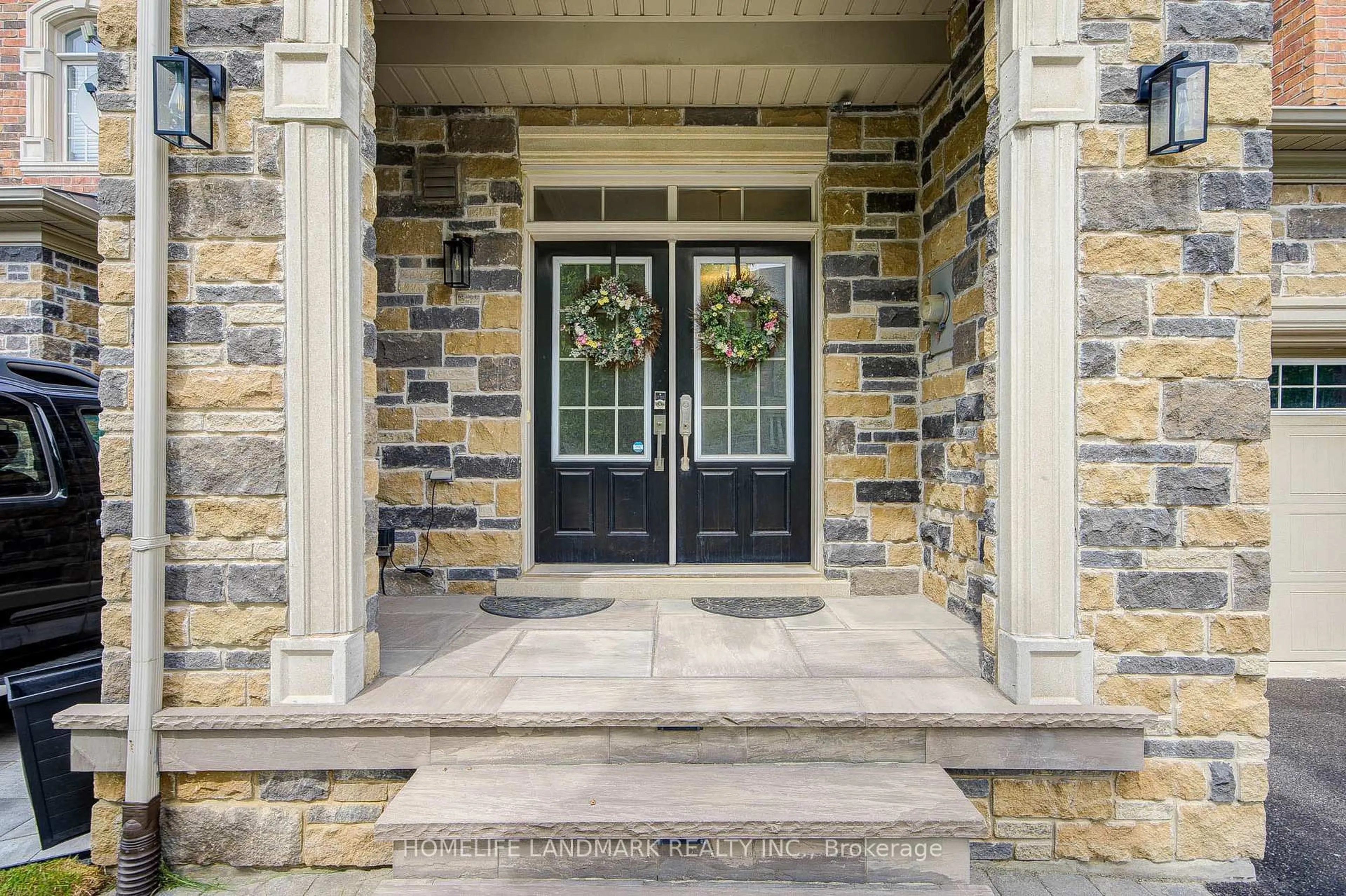 Indoor entryway for 2479 Gateshead Common, Oakville Ontario L6M 0S2