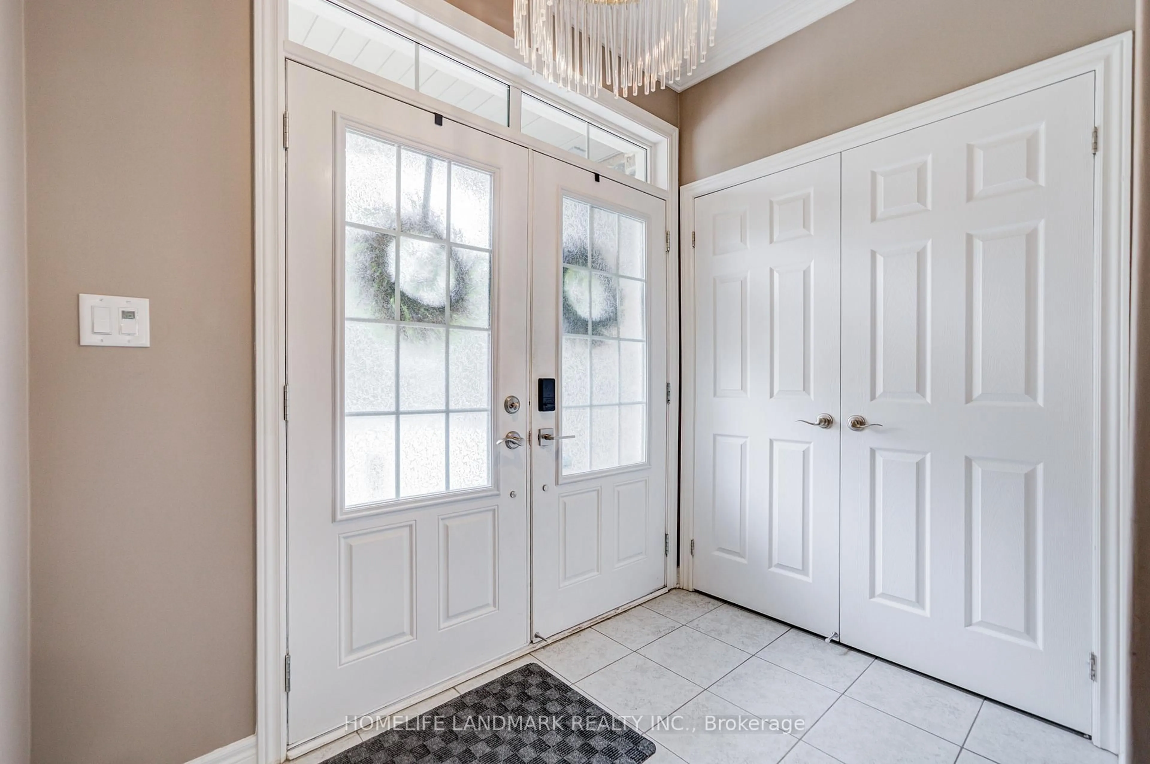 Indoor entryway for 2479 Gateshead Common, Oakville Ontario L6M 0S2