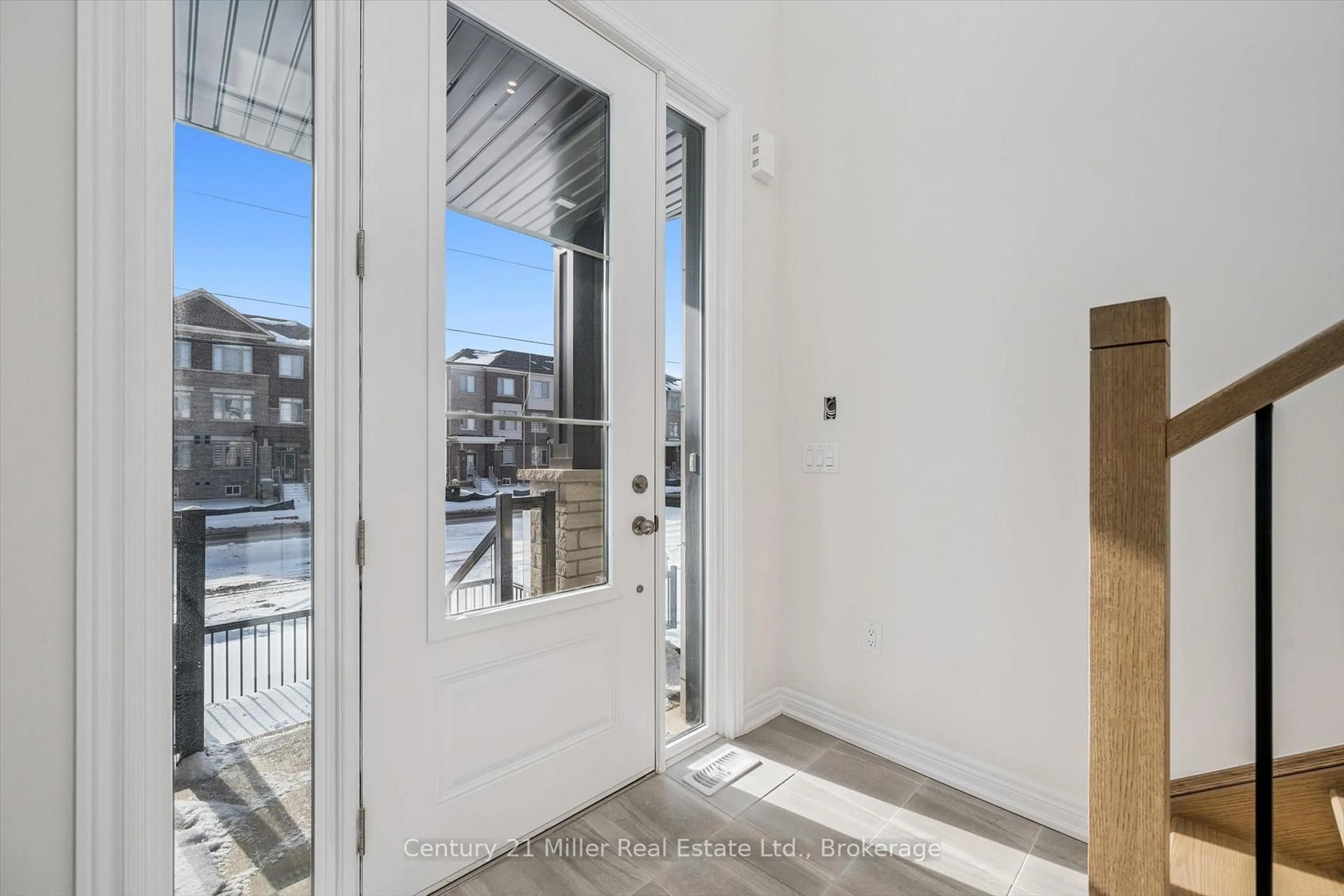 Indoor entryway for 3199 Sixth Line, Oakville Ontario L6H 0V8