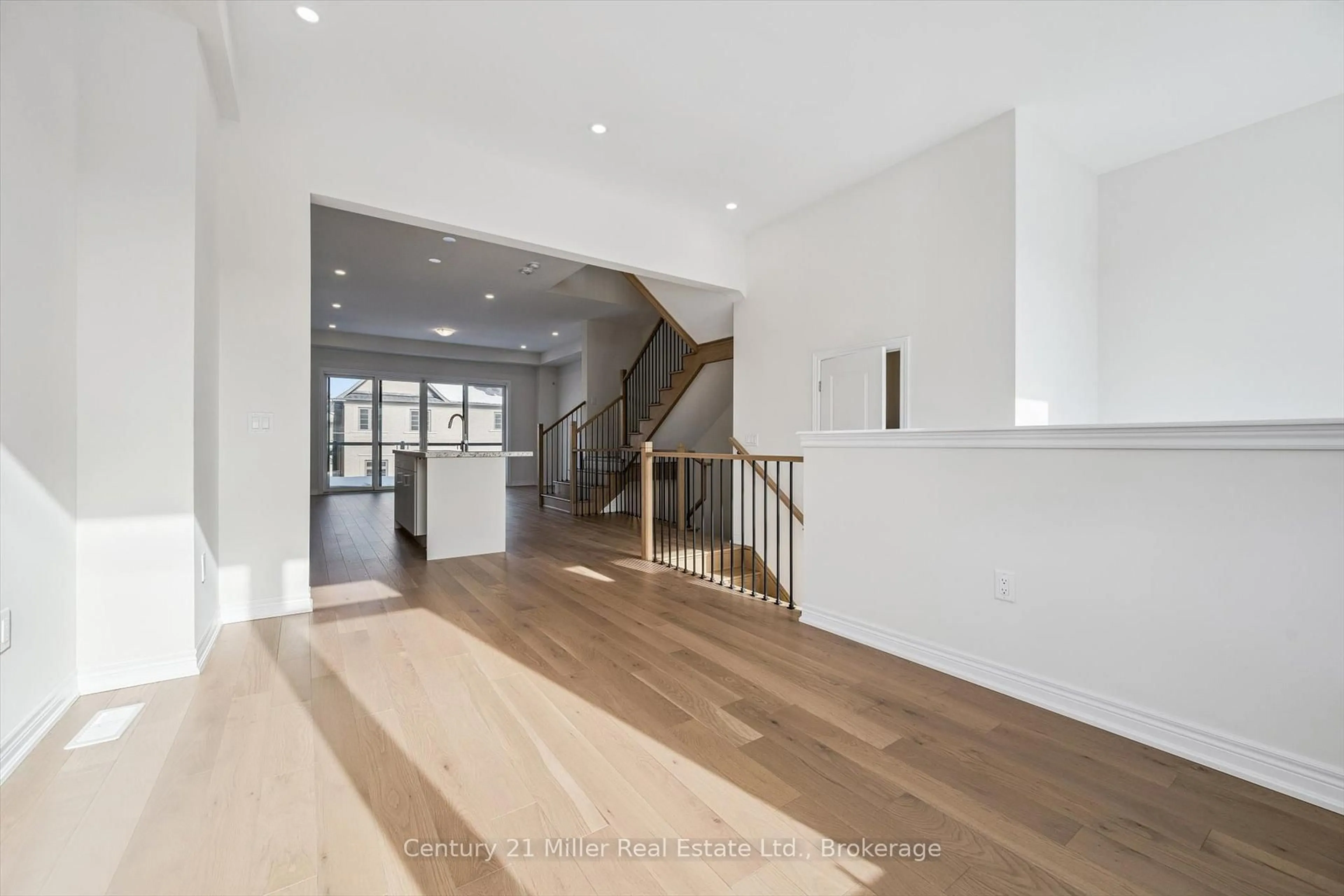 Indoor foyer for 3199 Sixth Line, Oakville Ontario L6H 0V8