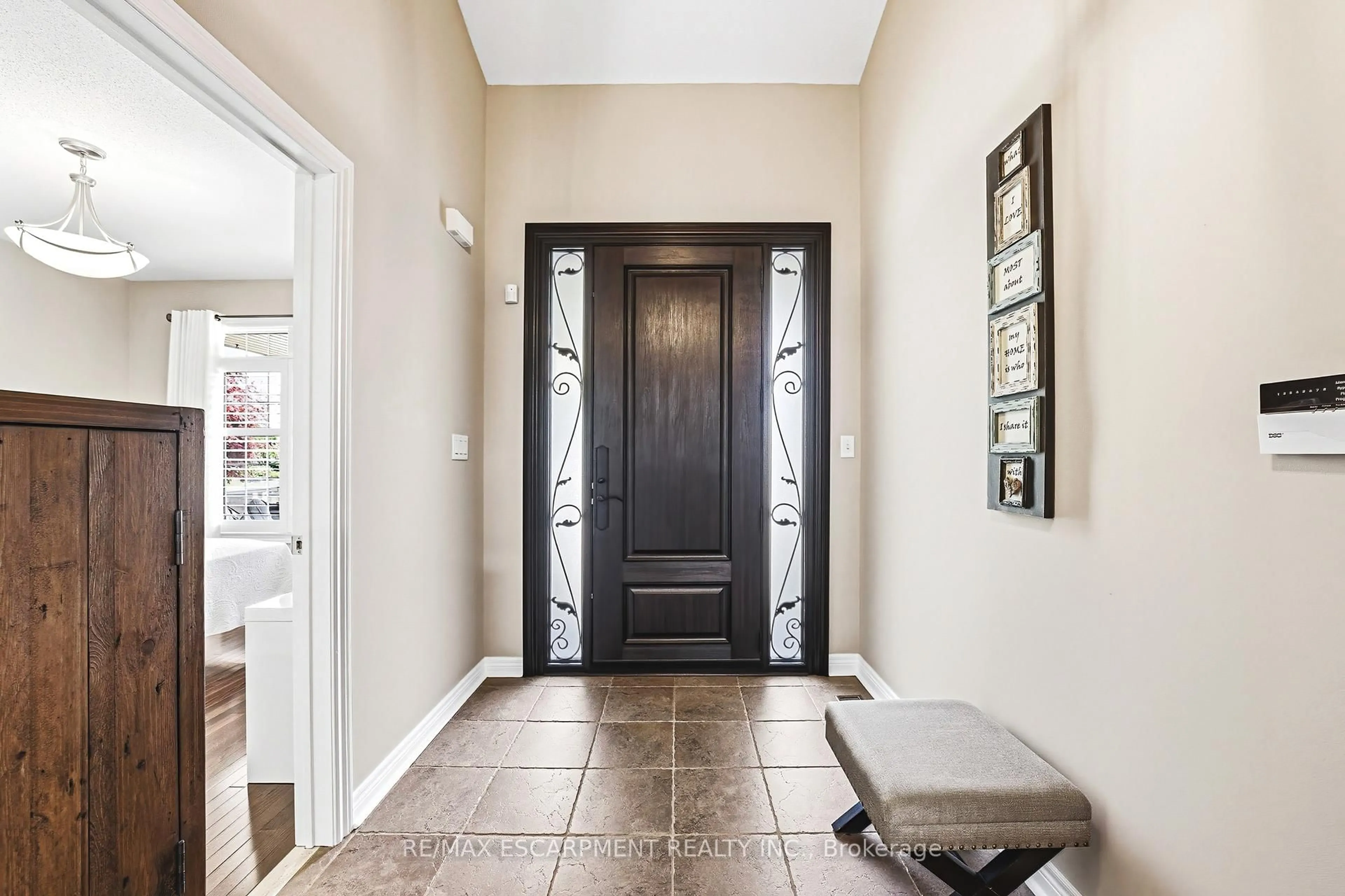 Indoor entryway for 2178 Berwick Dr, Burlington Ontario L7M 5C2