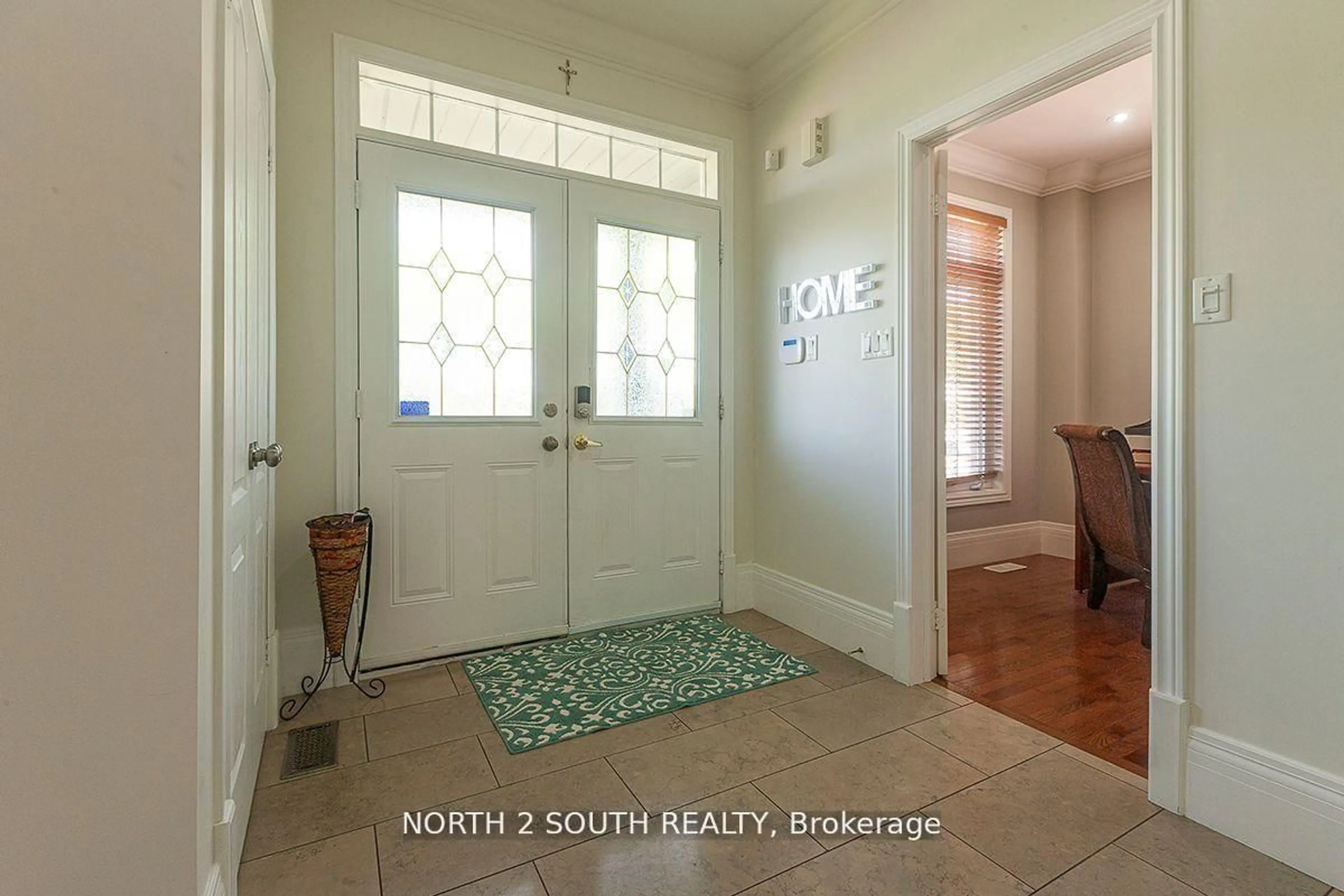 Indoor entryway for 2 Yellow Avens Blvd, Brampton Ontario L6R 0R5