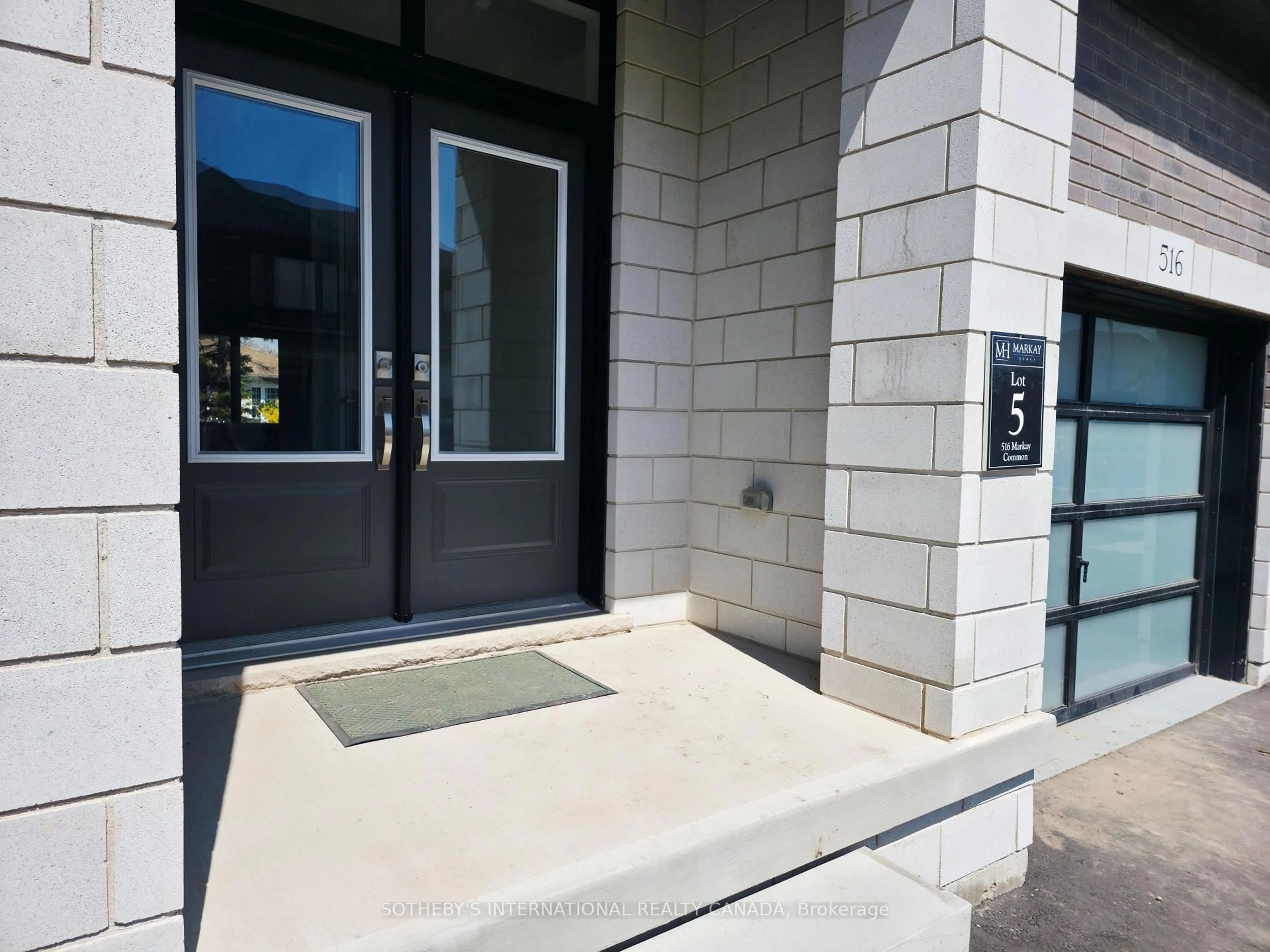 Unknown for 516 Markay Common, Burlington Ontario L7S 0A6