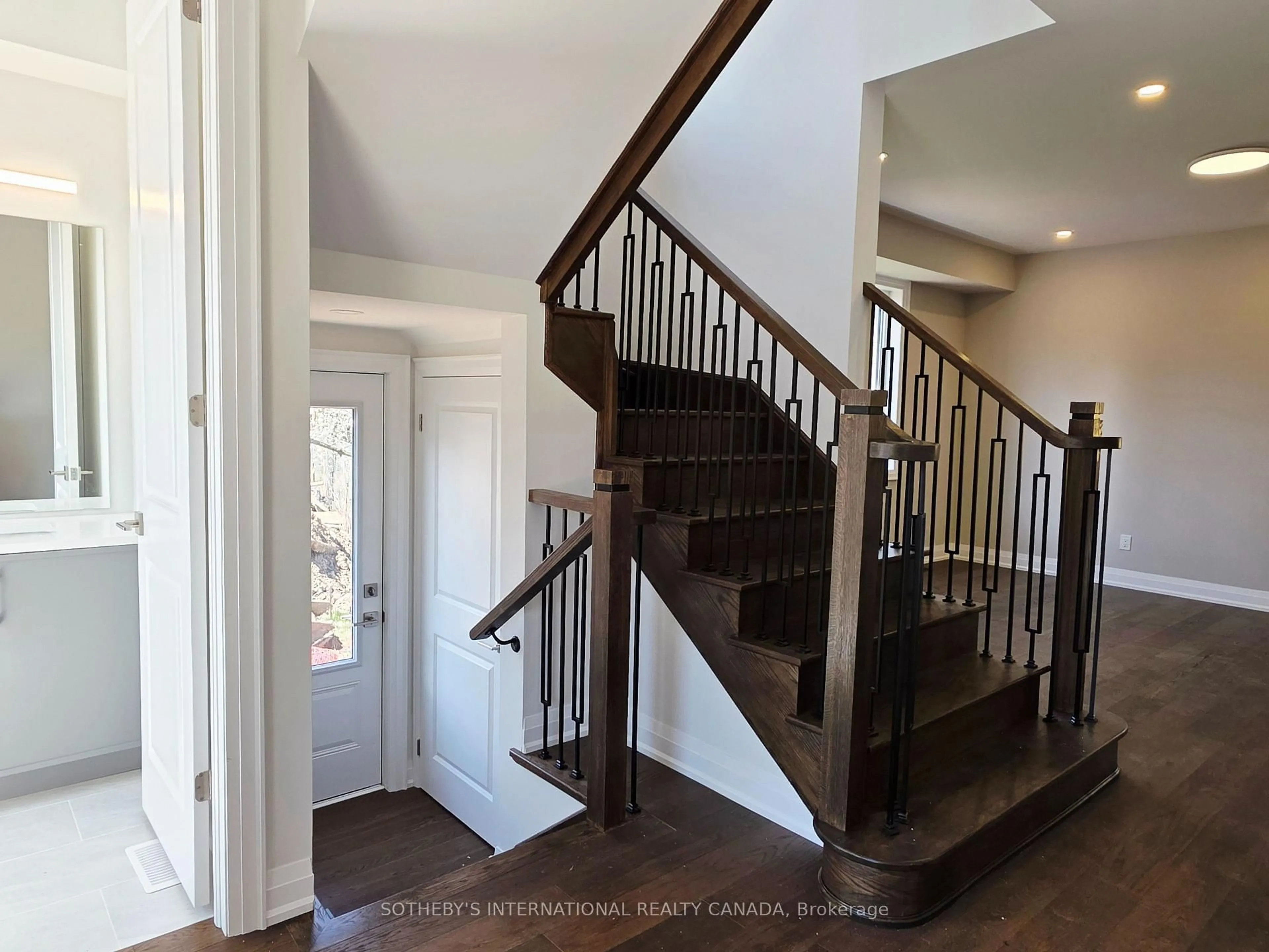 Unknown for 516 Markay Common, Burlington Ontario L7S 0A6