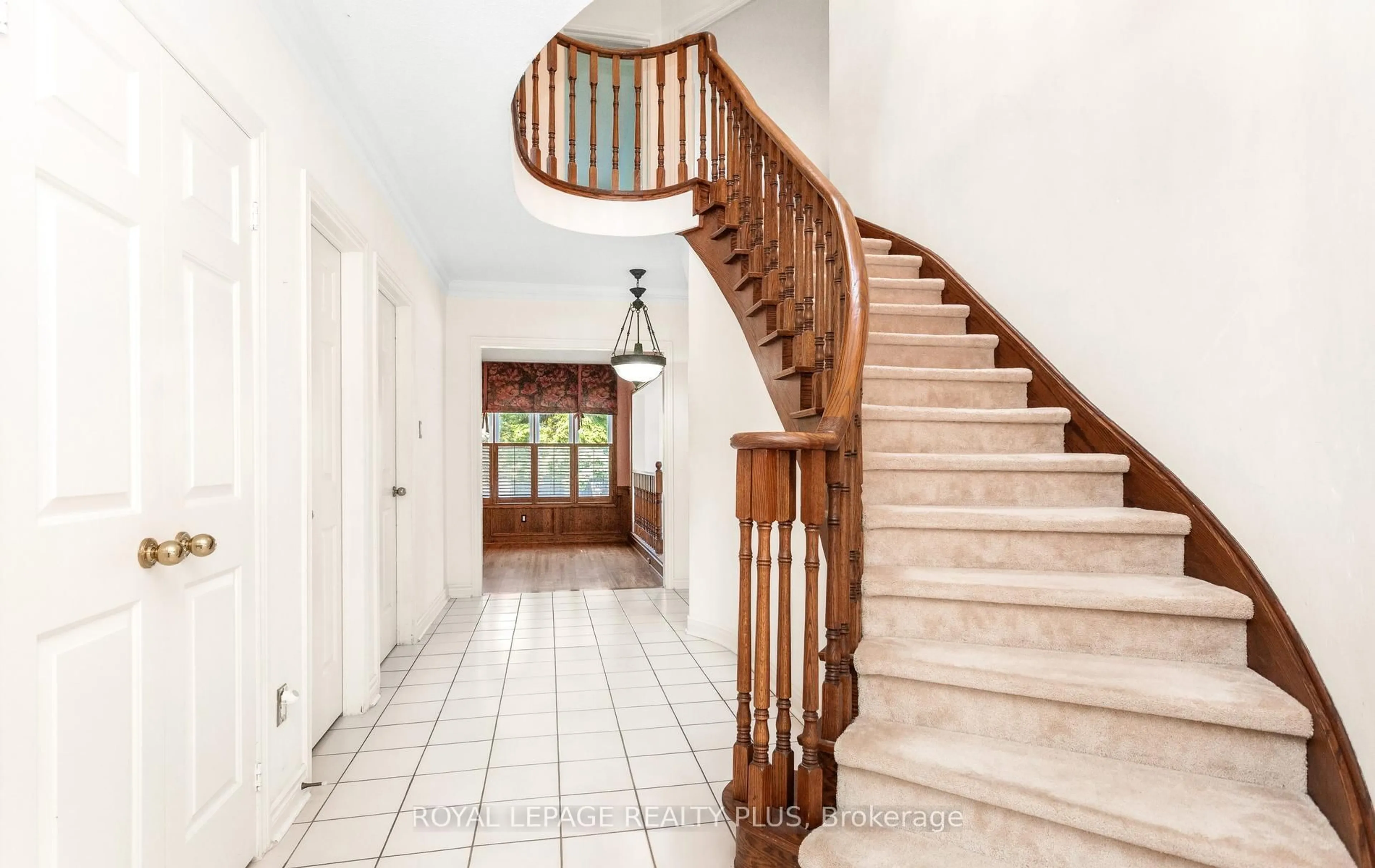 Indoor foyer for 1491 The Links Dr, Oakville Ontario L6M 2P2