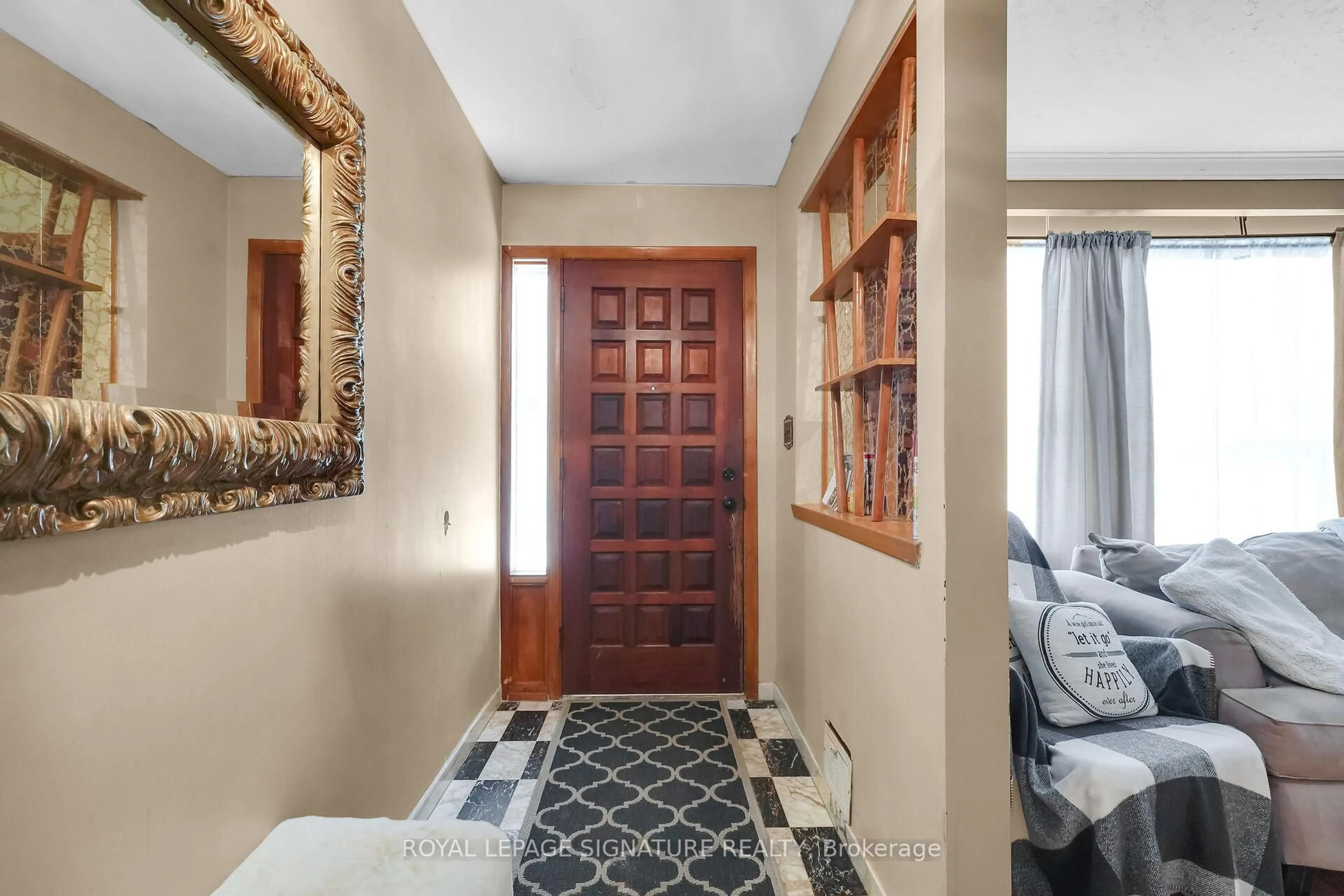 Indoor entryway for 22 Hamptonbrook Dr, Toronto Ontario M9P 1A1