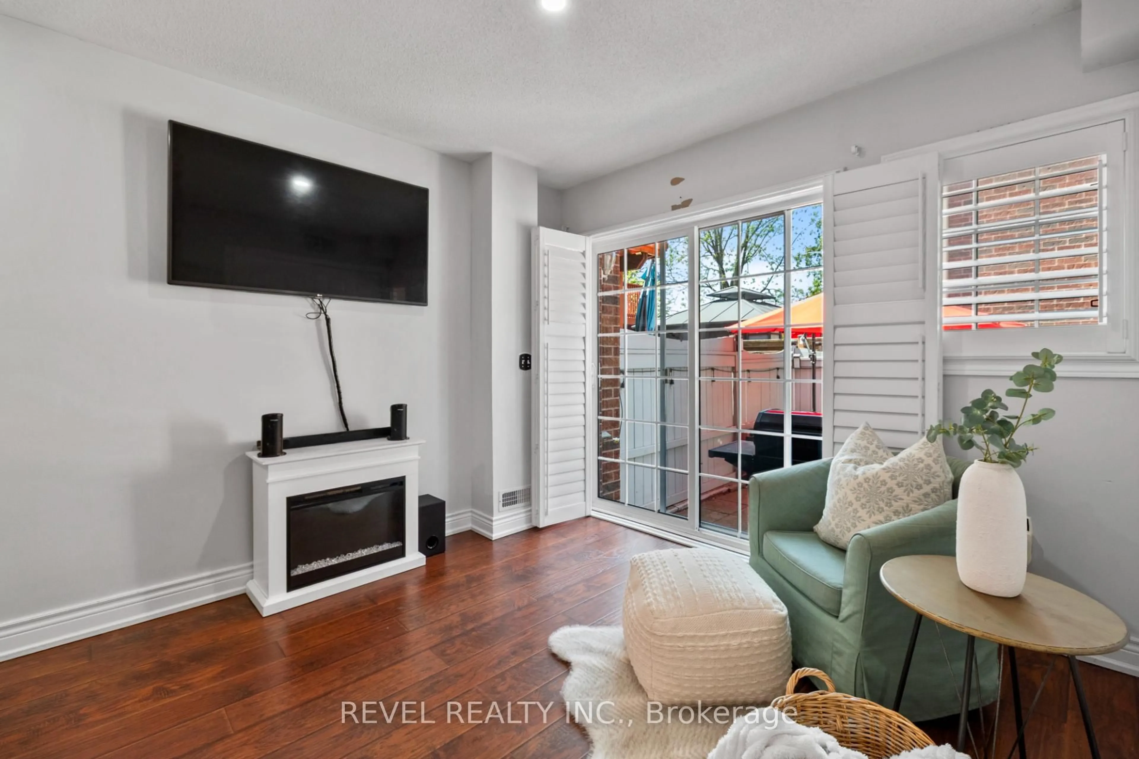Unknown for 44 Denison Ave, Brampton Ontario L6X 0H1