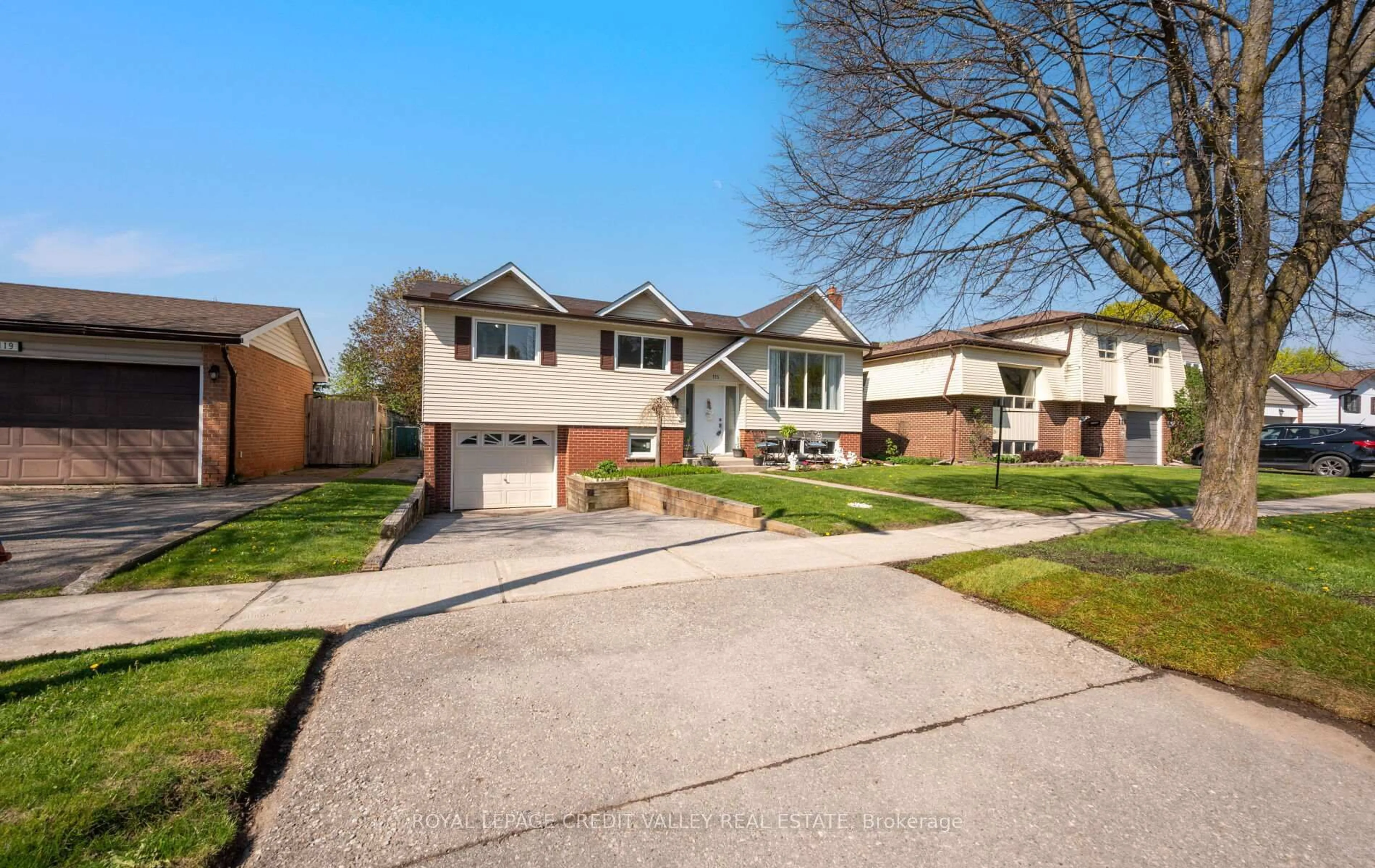 Home with vinyl exterior material, street for 115 Morgandale Cres, Orangeville Ontario L9W 3C6