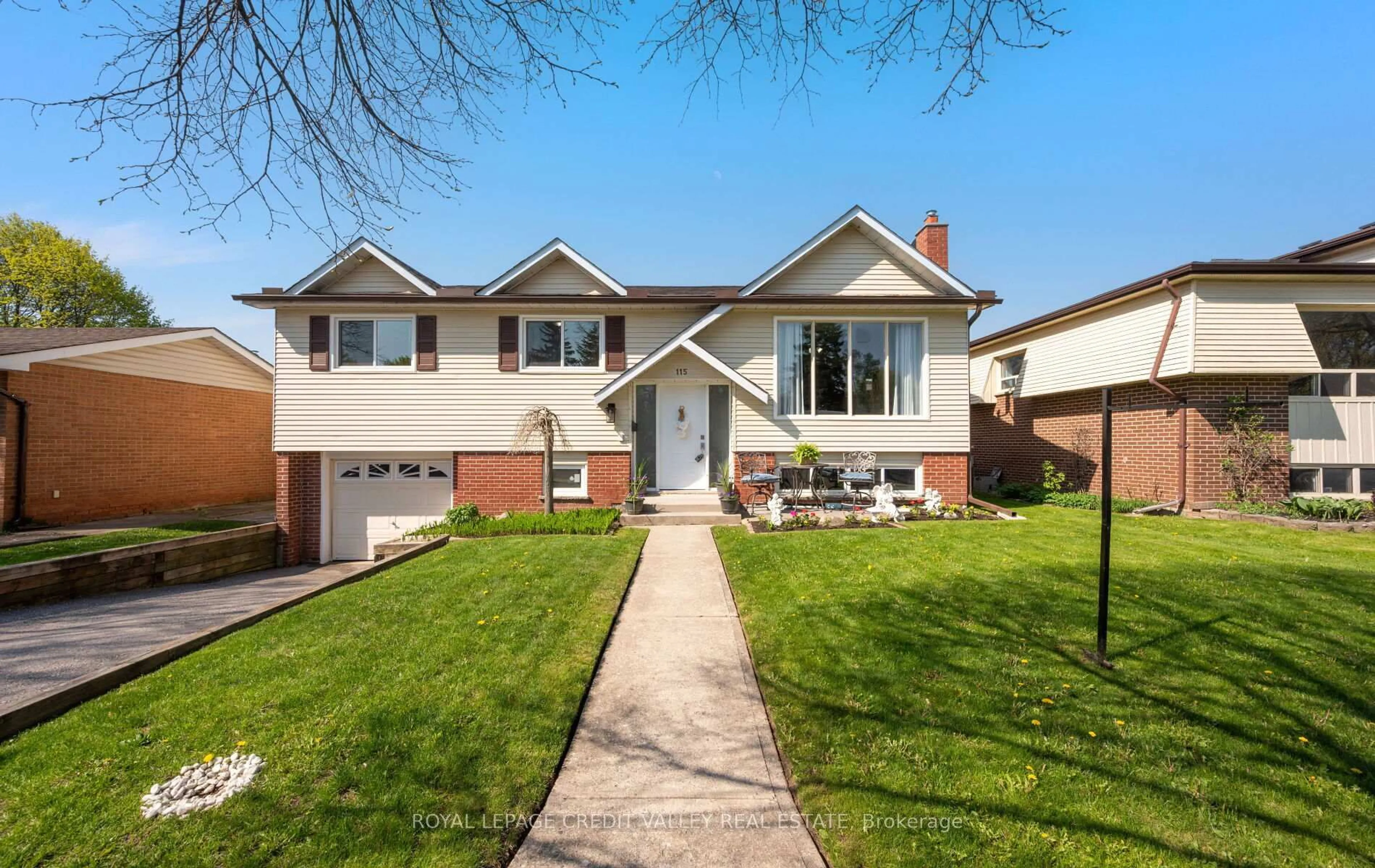 Home with vinyl exterior material, street for 115 Morgandale Cres, Orangeville Ontario L9W 3C6
