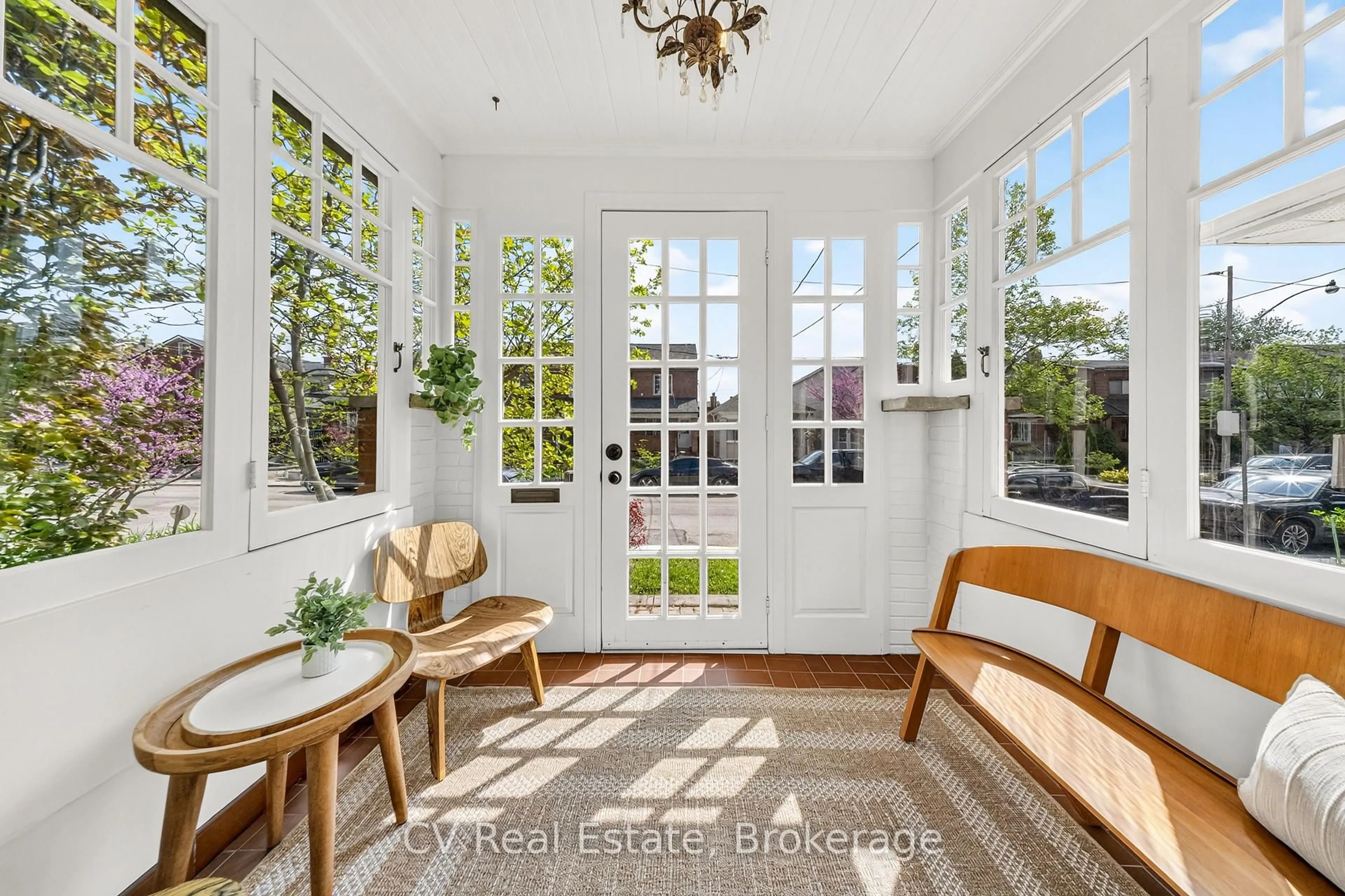 Indoor entryway for 82 Sellers Ave, Toronto Ontario M6E 3T6