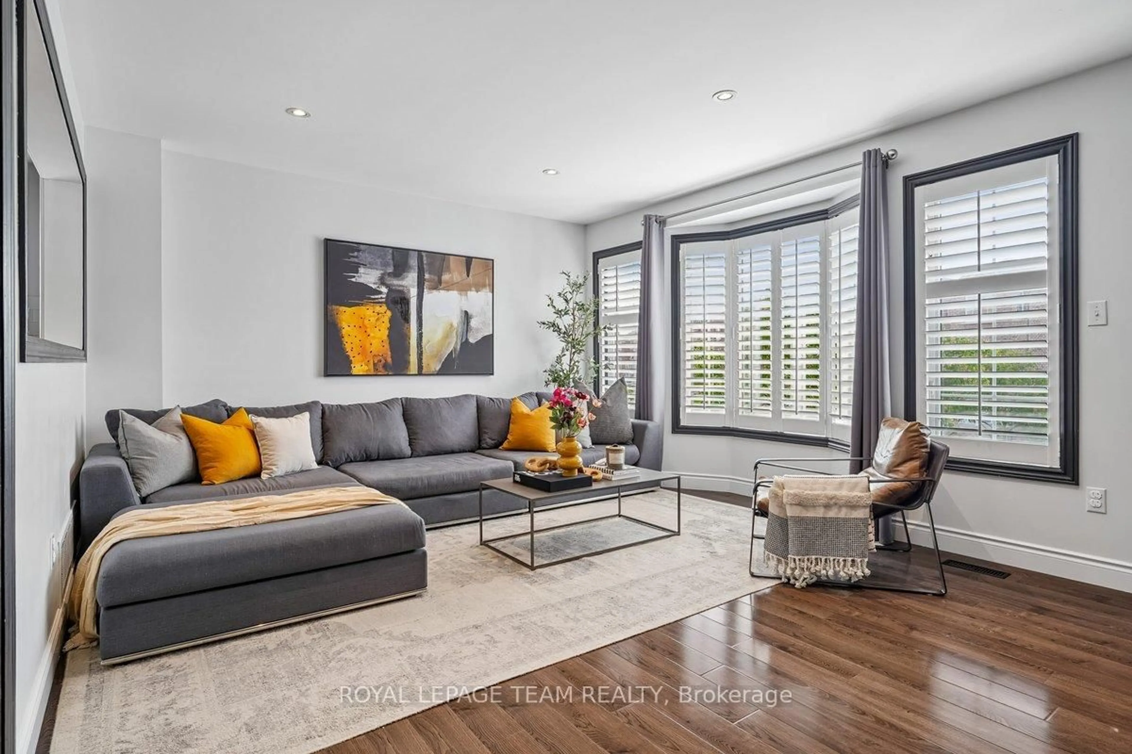 Living room with furniture, unknown for 41 Platinum Dr, Toronto Ontario M6M 5K2