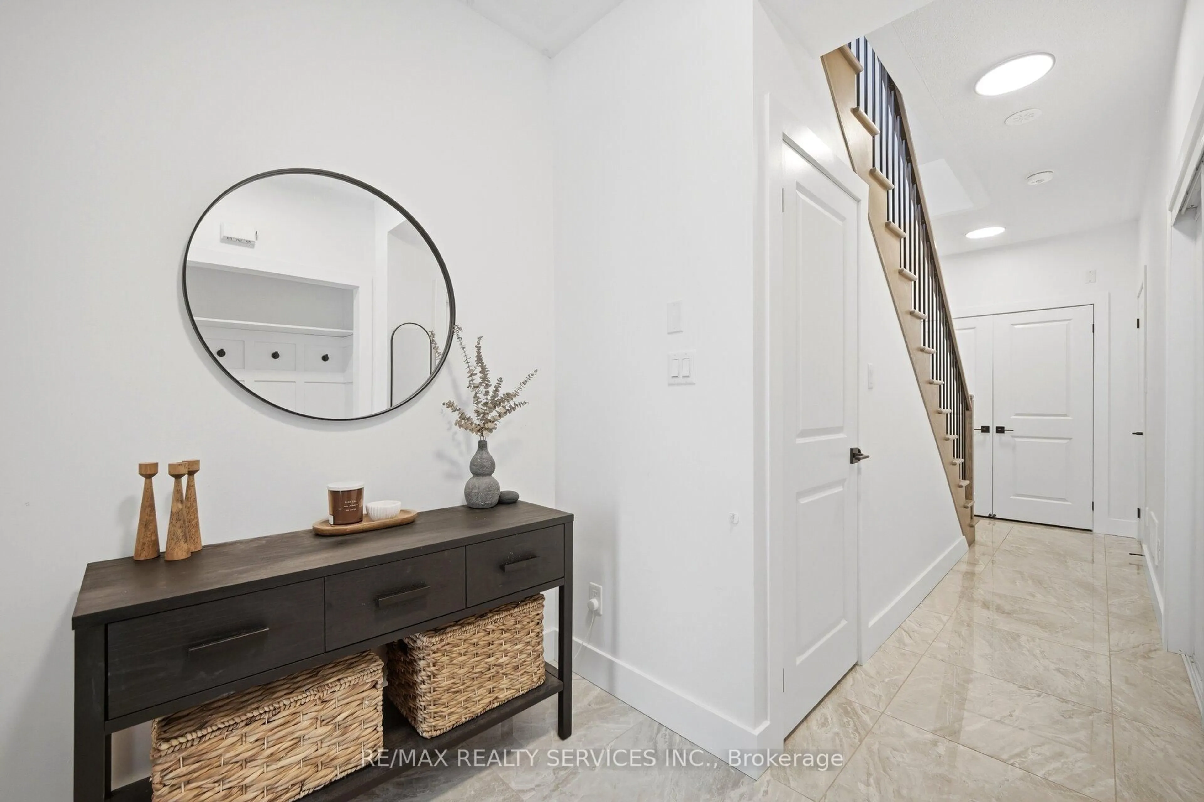 Indoor entryway for 1159 Lloyd Landing, Milton Ontario L9E 1K1