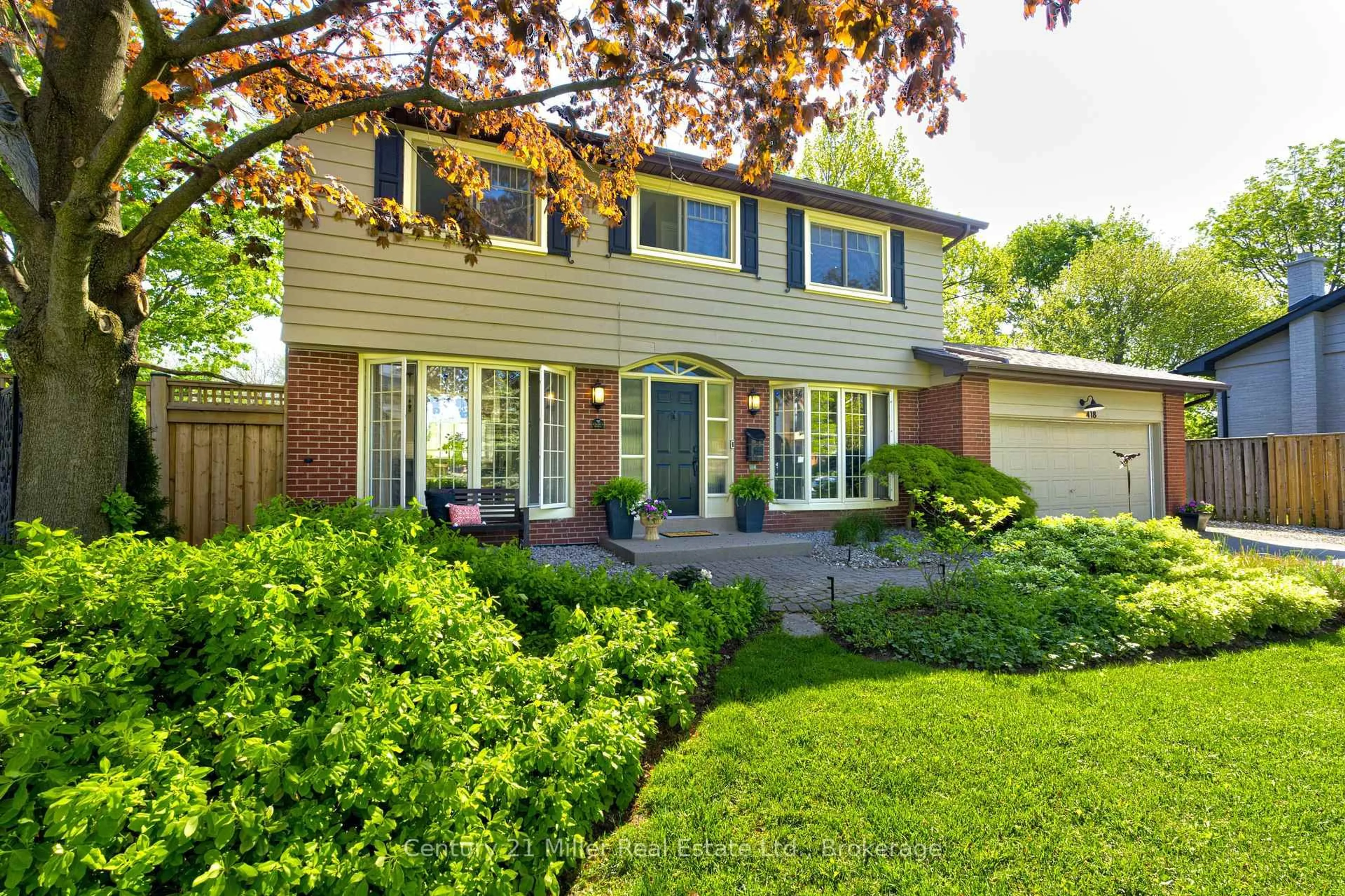 Home with brick exterior material, street for 418 Southland Cres, Oakville Ontario L6L 3N8