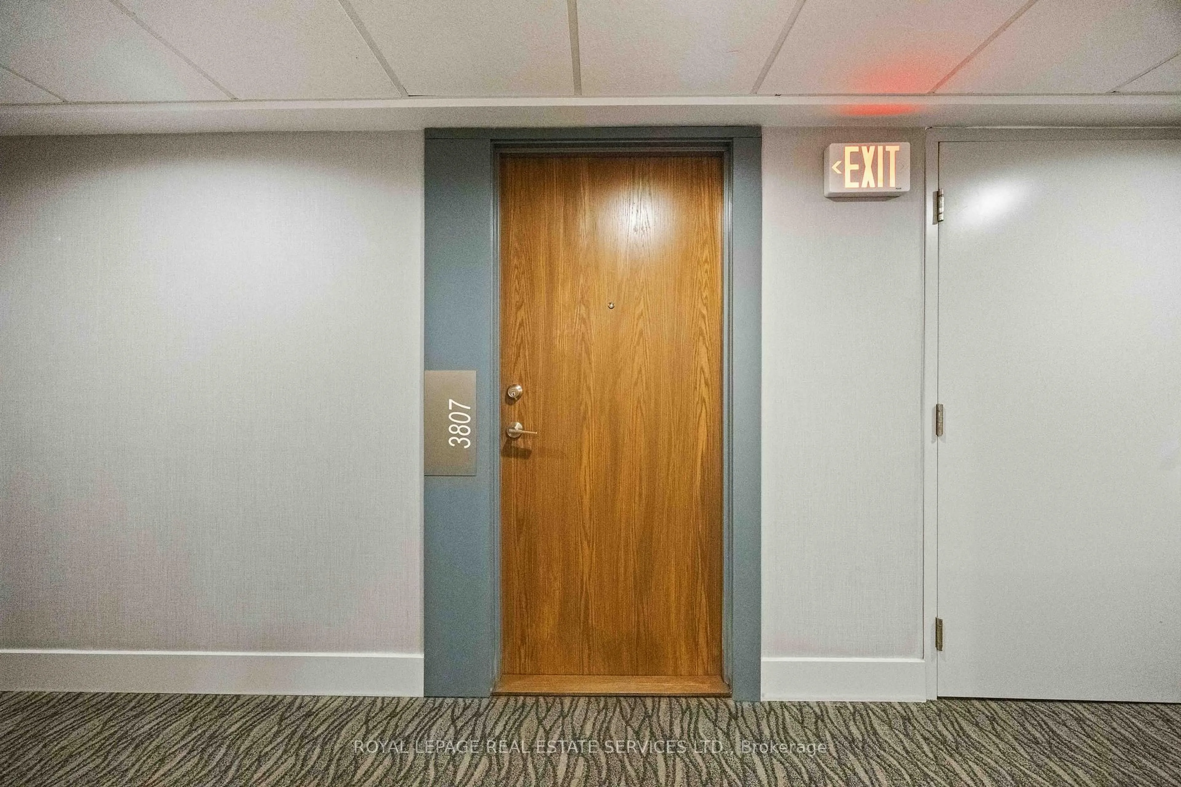 Indoor foyer for 2212 Lake Shore Blvd #3807, Toronto Ontario M8V 0C2