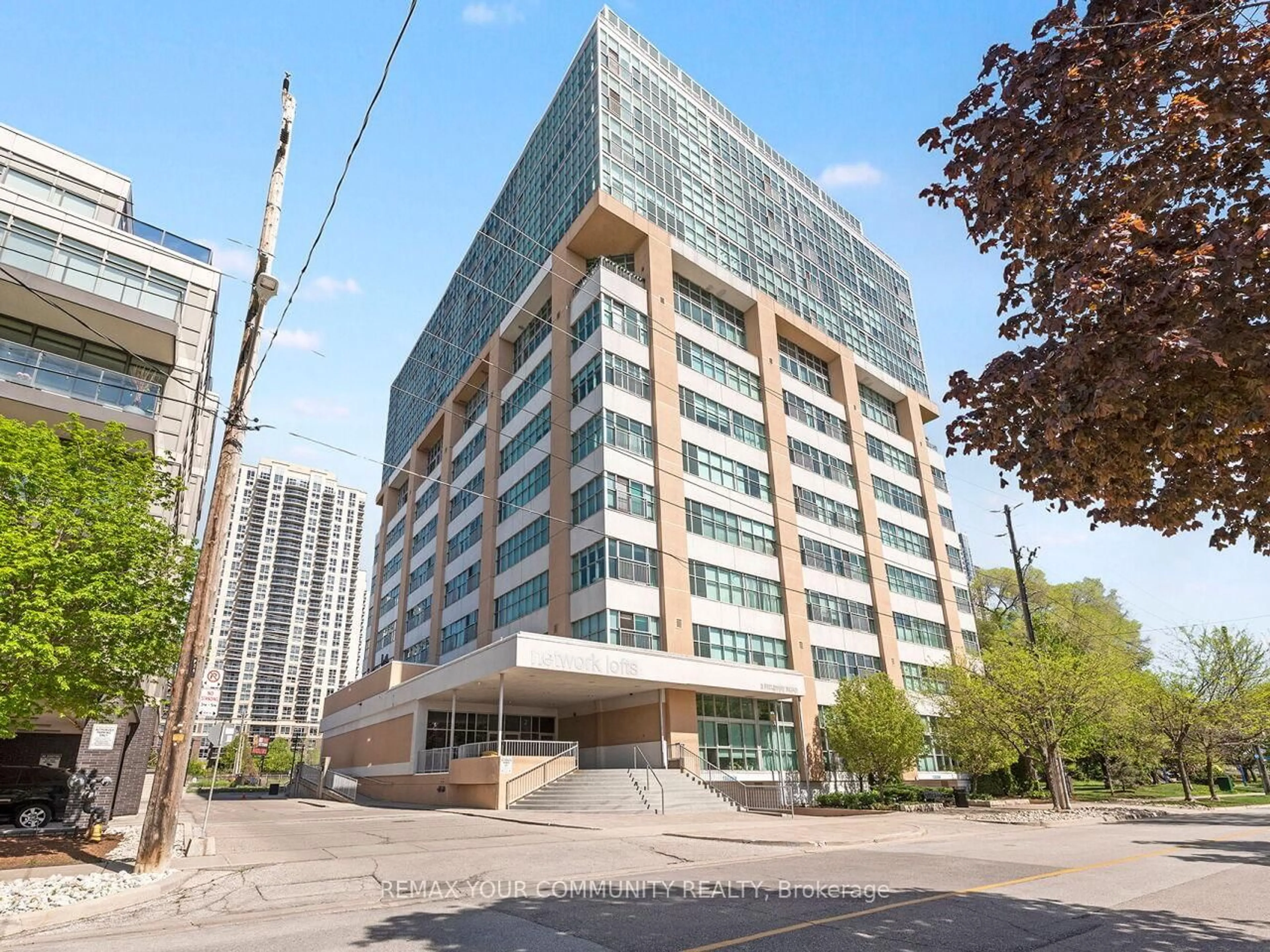 Indoor foyer for 2 Fieldway Rd #601, Toronto Ontario M8Z 0B9