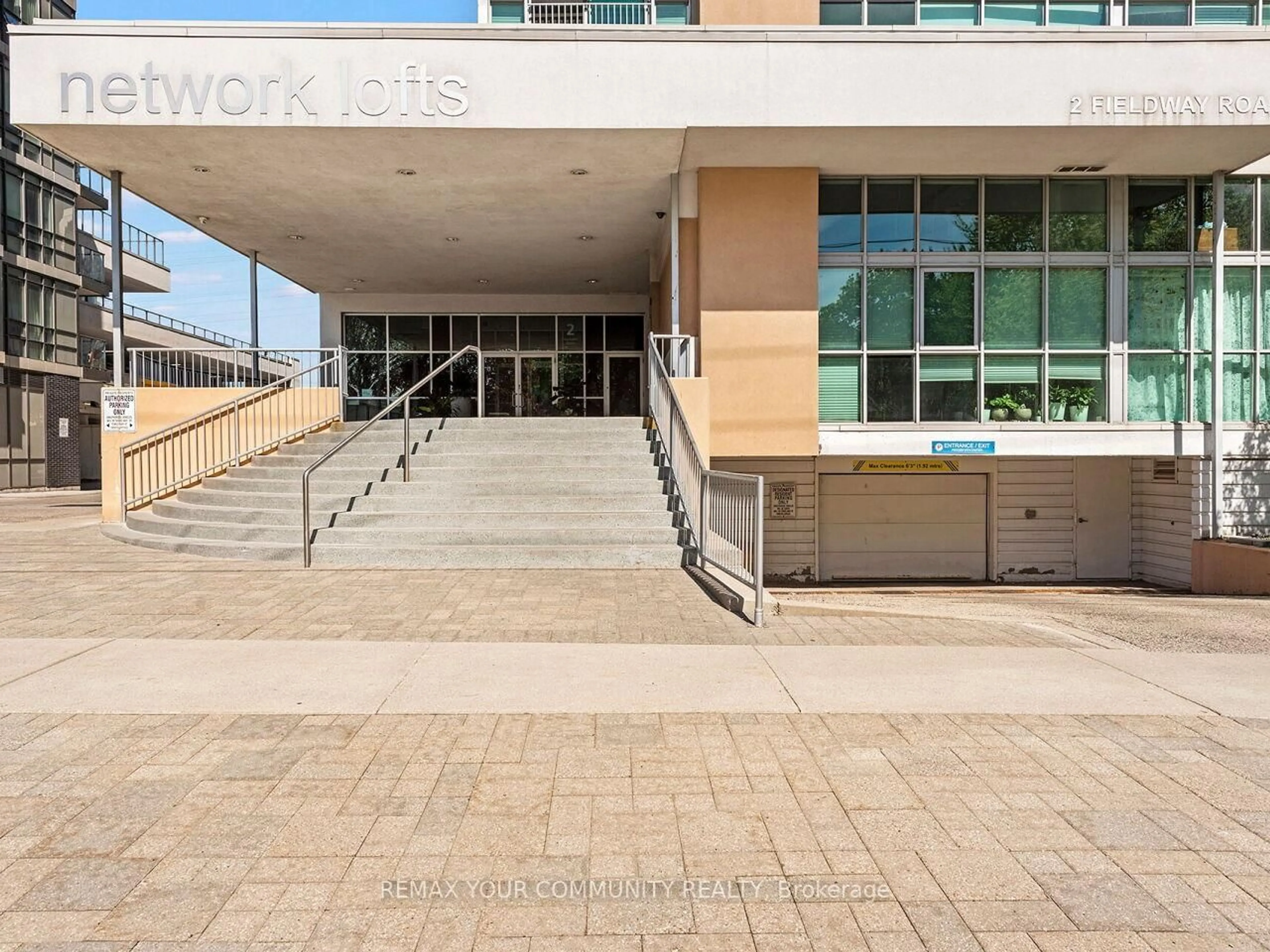 Indoor foyer for 2 Fieldway Rd #601, Toronto Ontario M8Z 0B9
