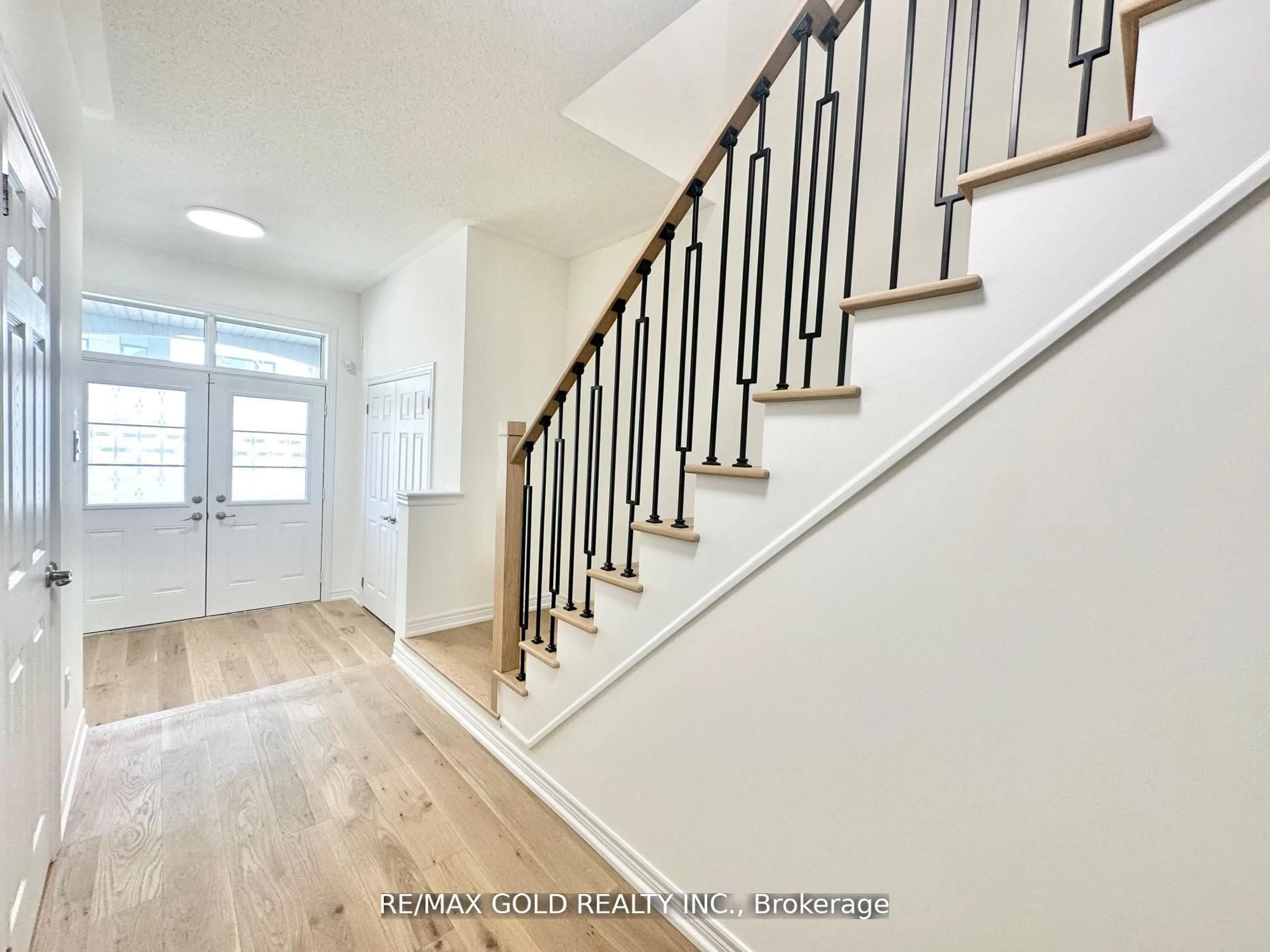 Unknown for 111 Huguenot Rd, Oakville Ontario L6H 0M3