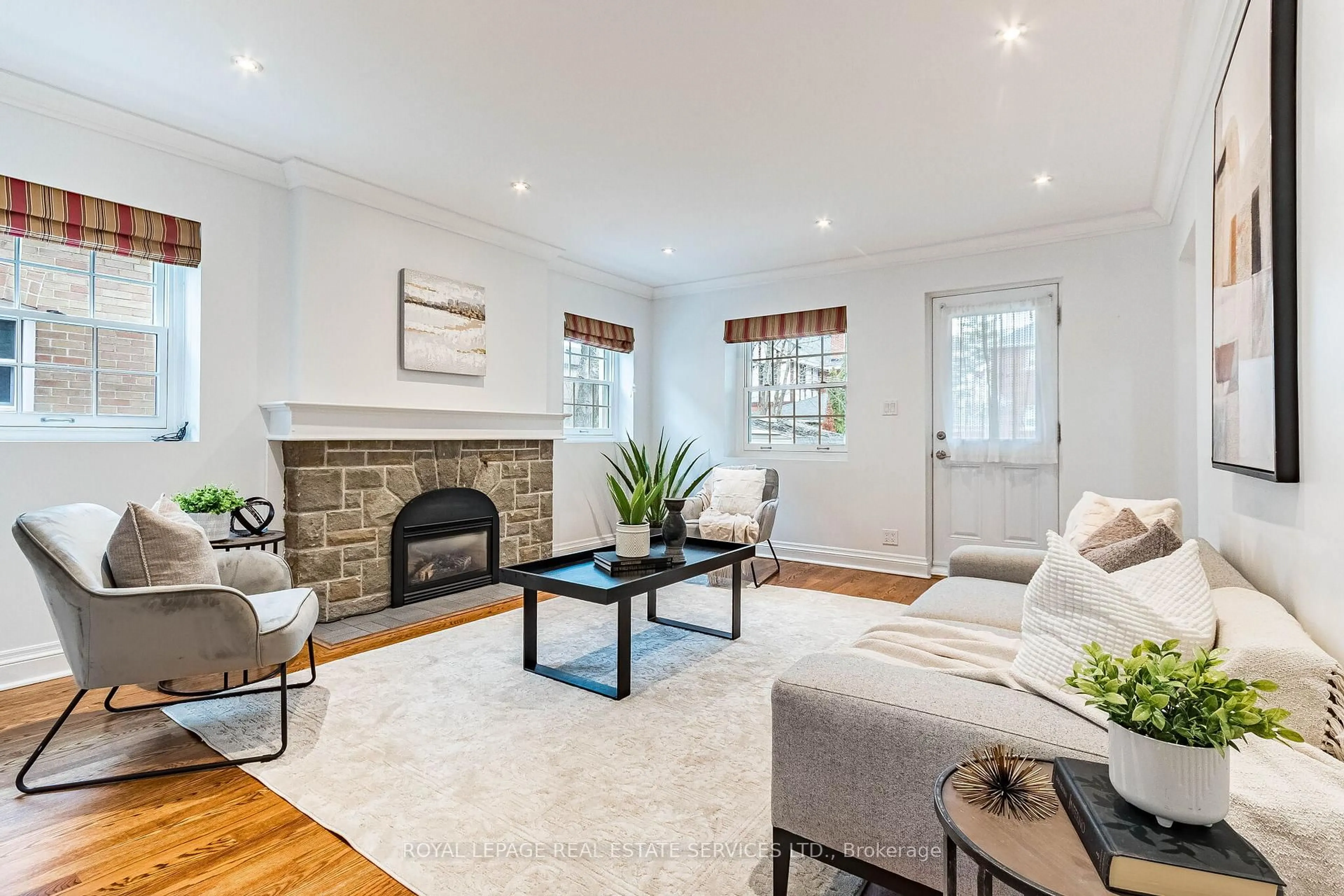Living room with furniture, unknown for 1107 Royal York Rd, Toronto Ontario M8X 2G8