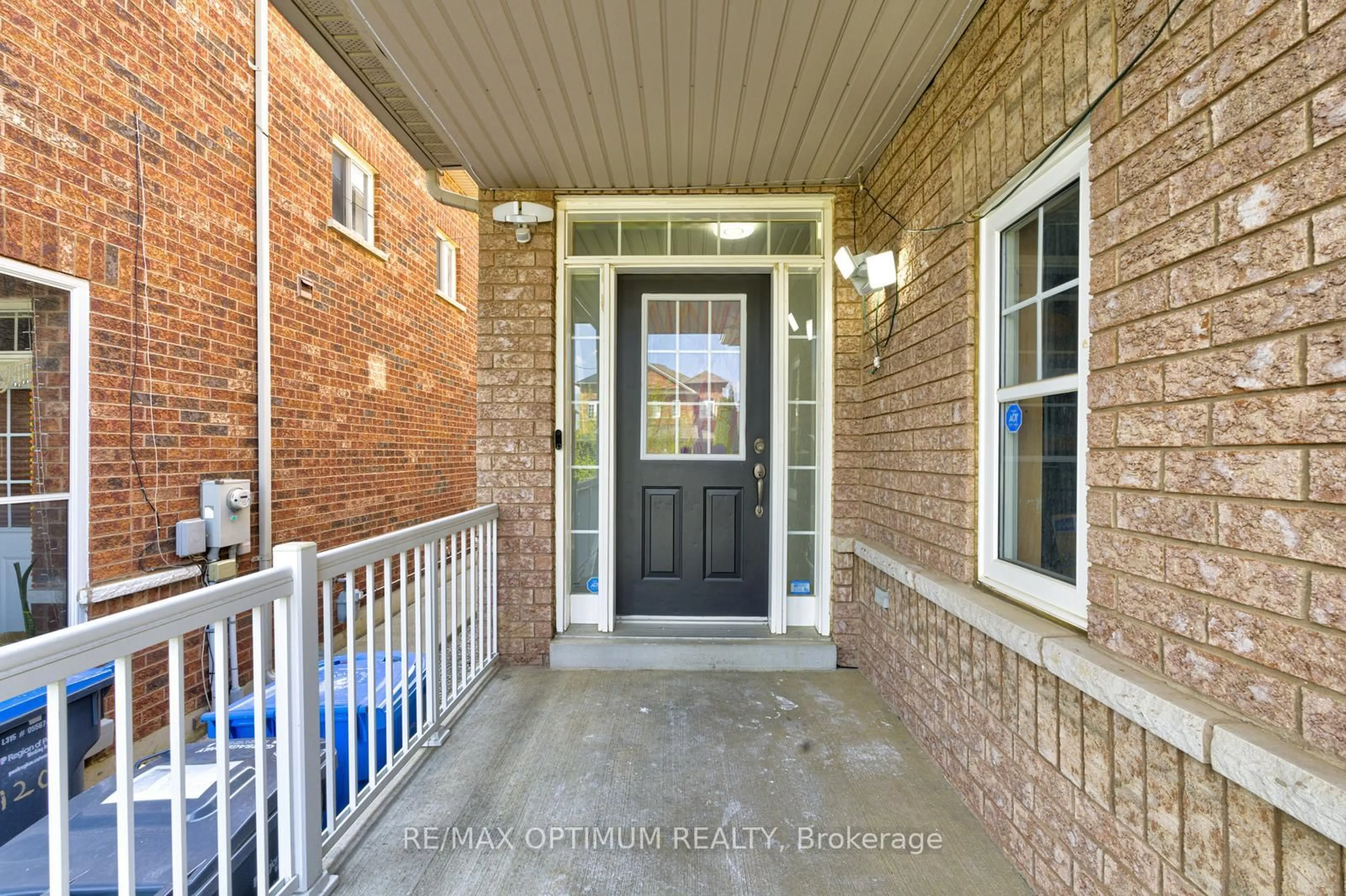 Indoor entryway for 118 Nathaniel Cres, Brampton Ontario L6Y 5M3