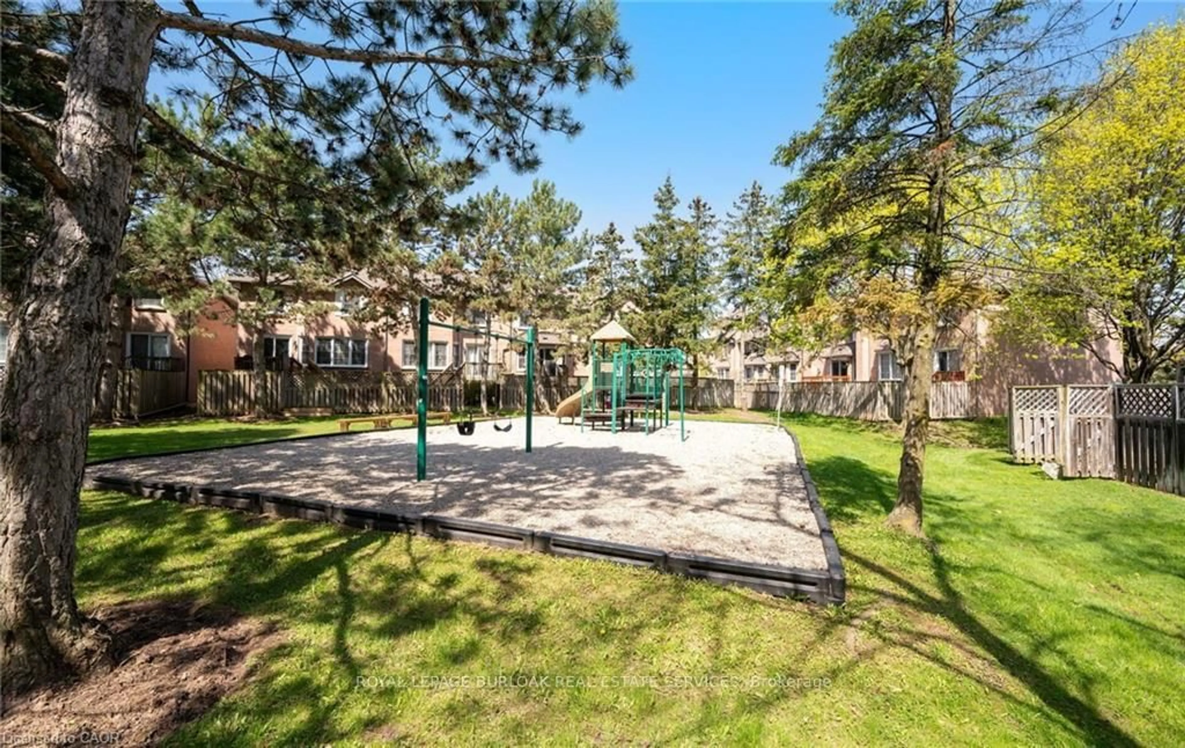 Patio, unknown for 2935 Headon Forest Dr #15, Burlington Ontario L7M 3Z7