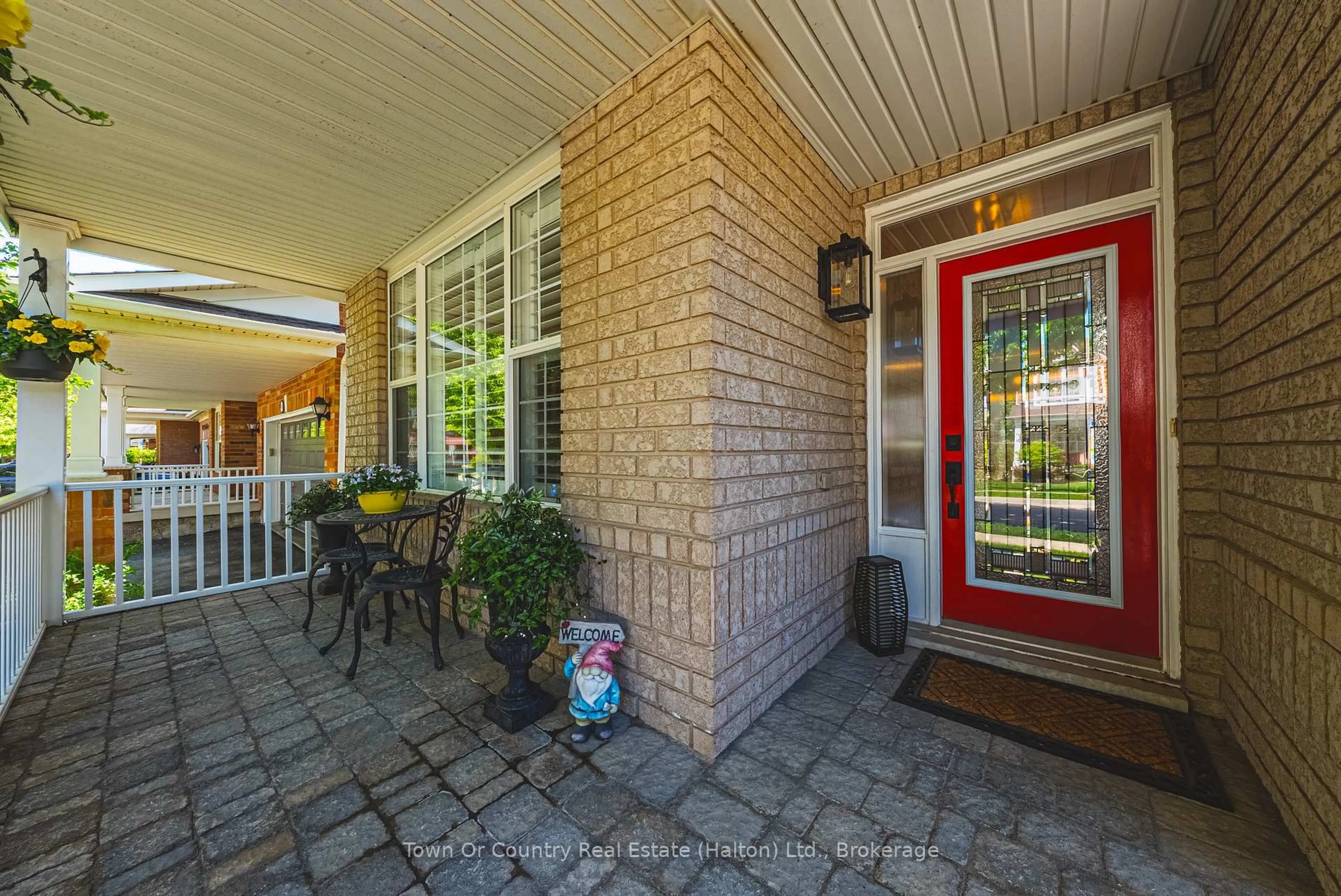 Indoor entryway for 1588 Ramshaw Cres, Milton Ontario L9T 5L9