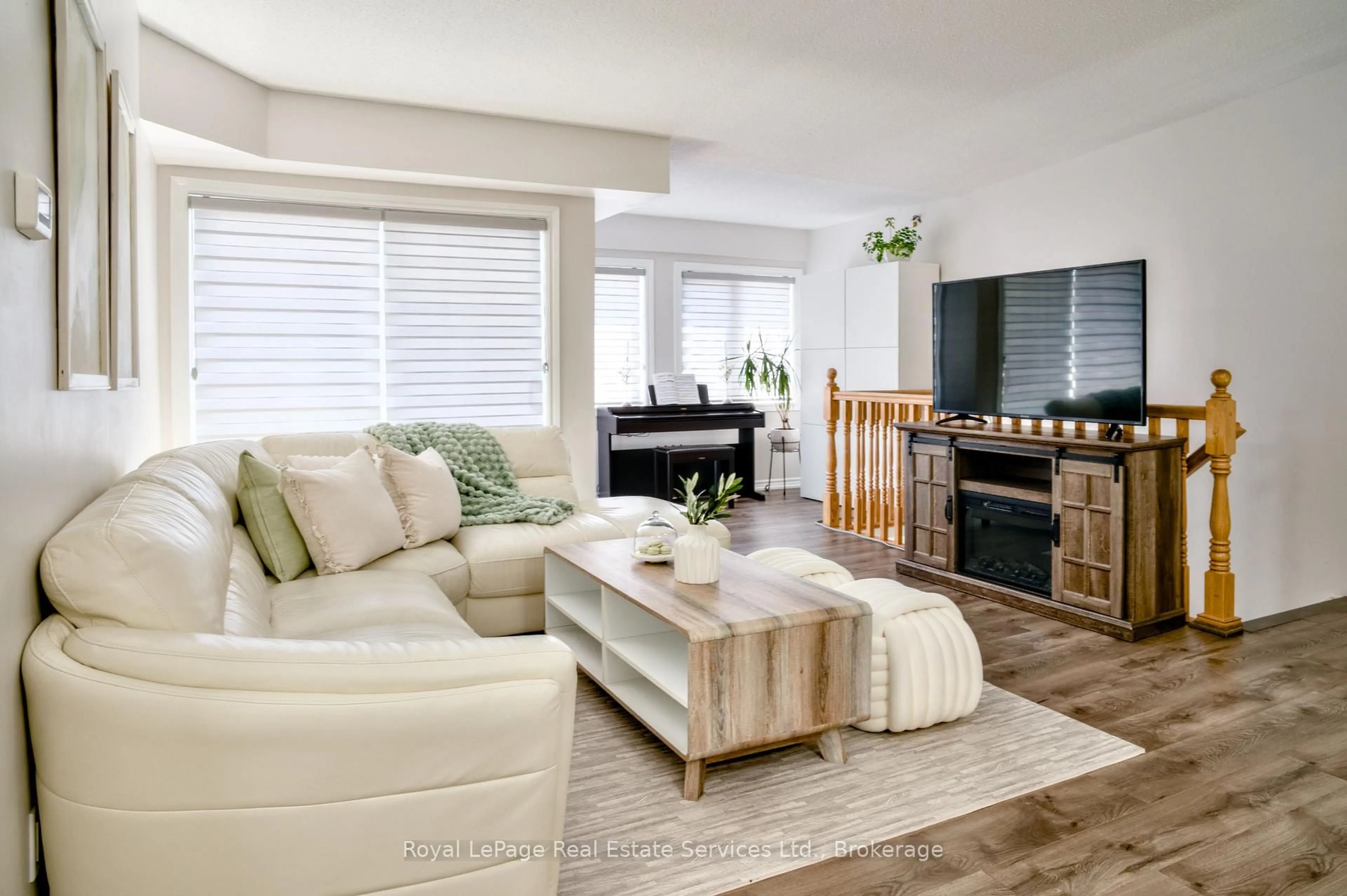 Living room with furniture, unknown for 1701 Lampman Ave #507, Burlington Ontario L7L 6R9