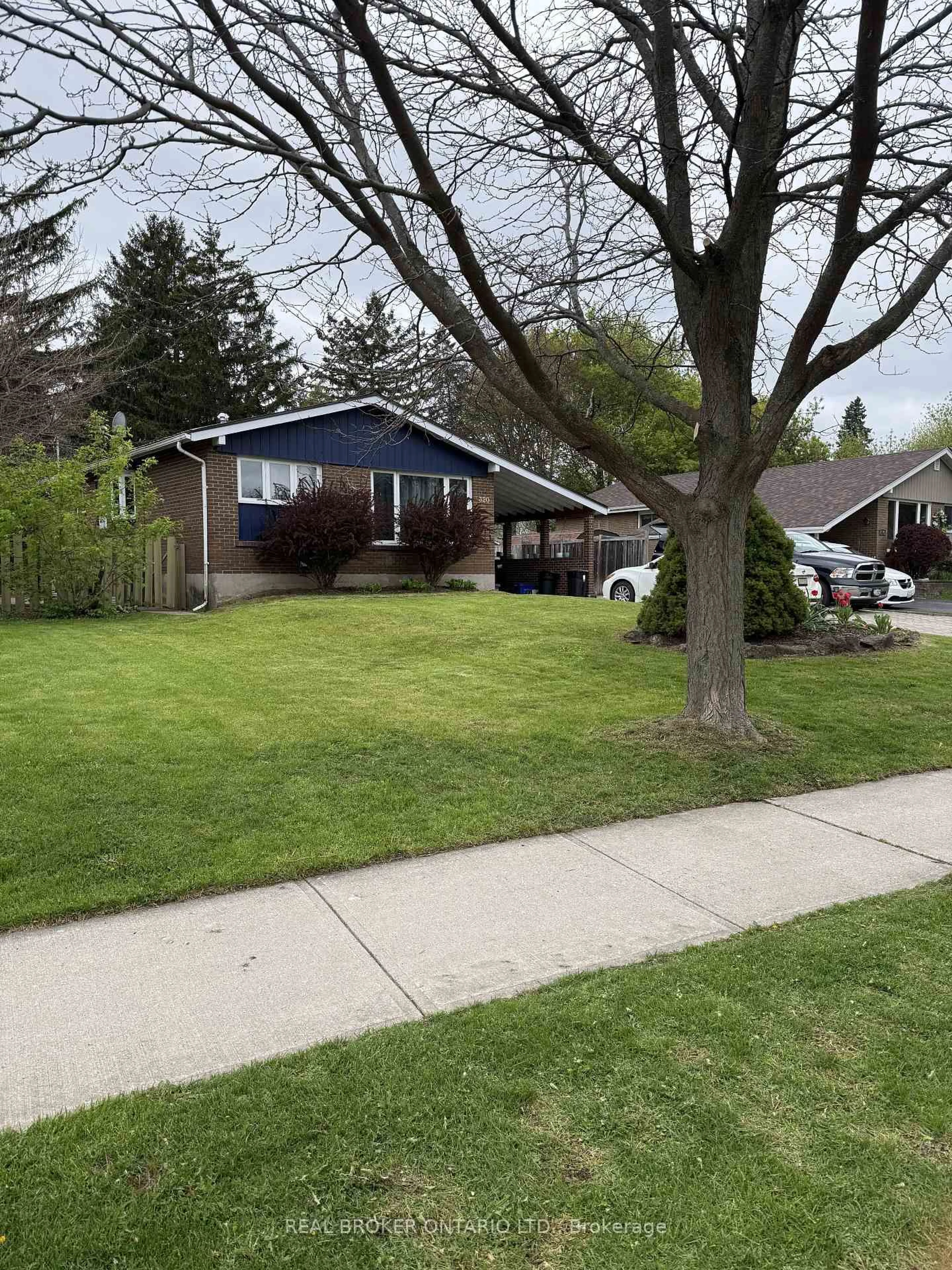 Home with vinyl exterior material, street for 320 Williams Ave, Milton Ontario L9T 2G2
