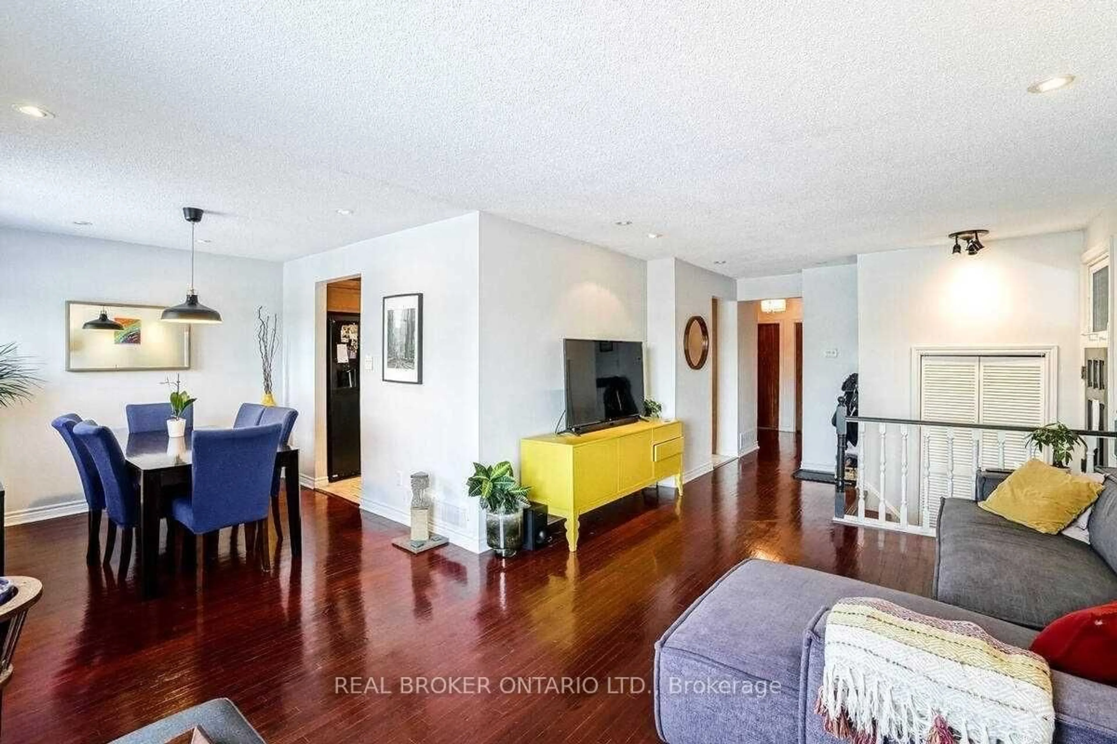 Living room with furniture, unknown for 320 Williams Ave, Milton Ontario L9T 2G2