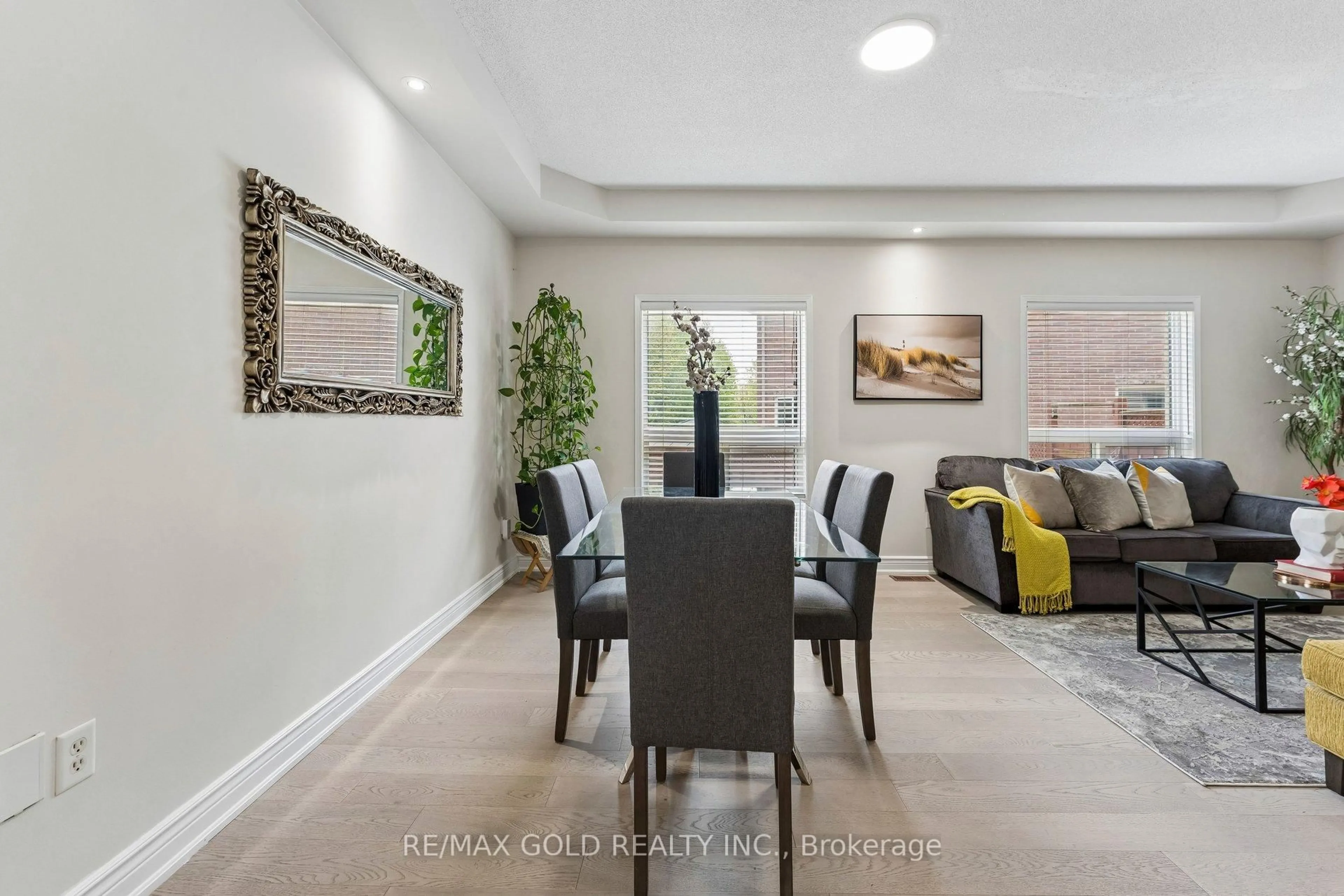 Dining room, unknown for 74 Avalanche Cres, Brampton Ontario L6P 1L8