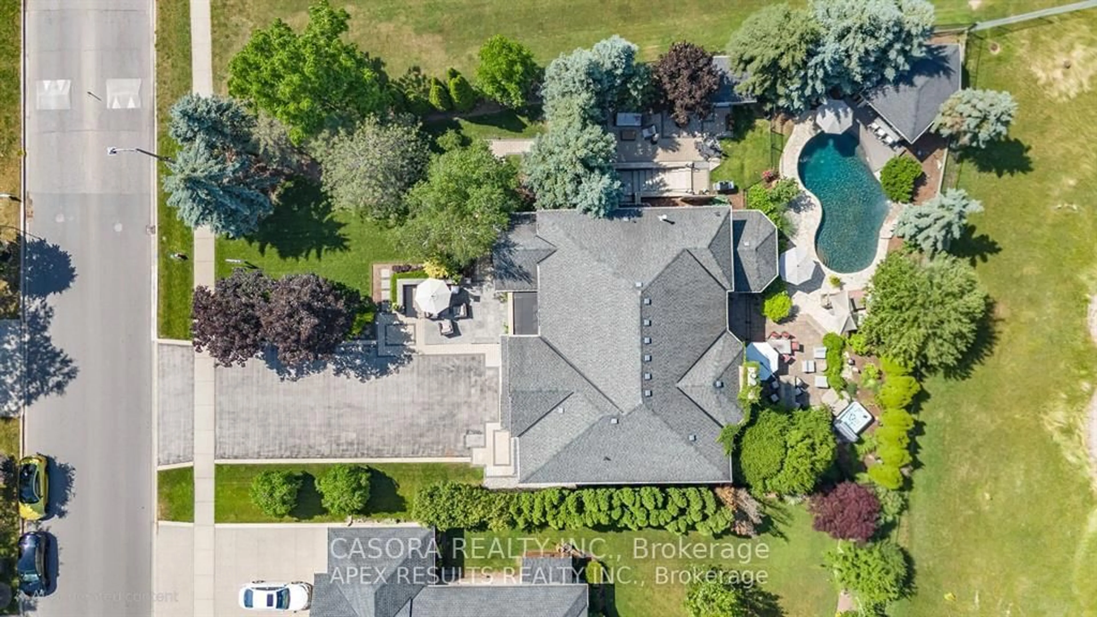 A pic from outside/outdoor area/front of a property/back of a property/a pic from drone, street for 2147 Berwick Dr, Burlington Ontario L7M 4B2