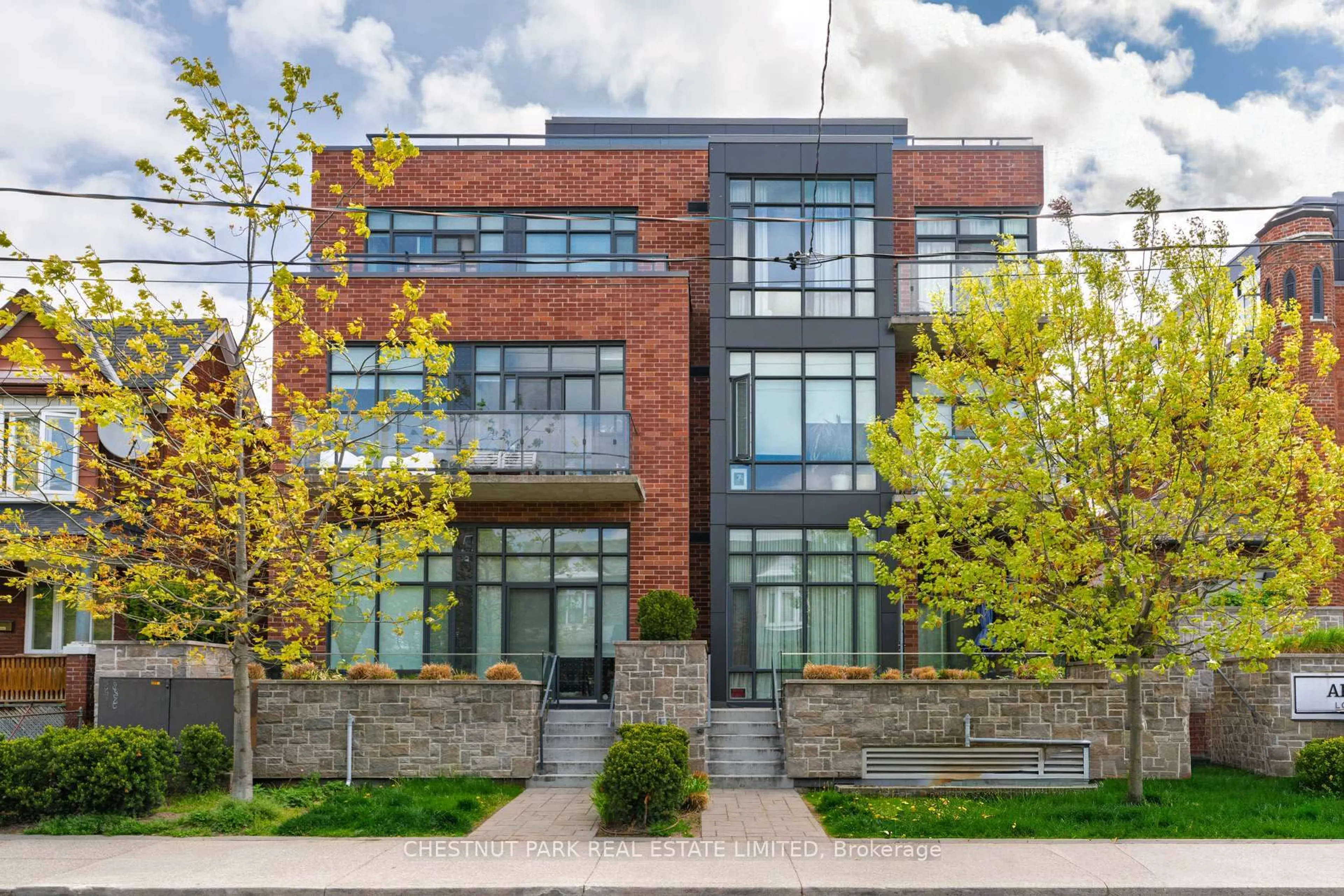 Home with brick exterior material, building for 245 Perth Ave #PH401, Toronto Ontario M6P 3X9