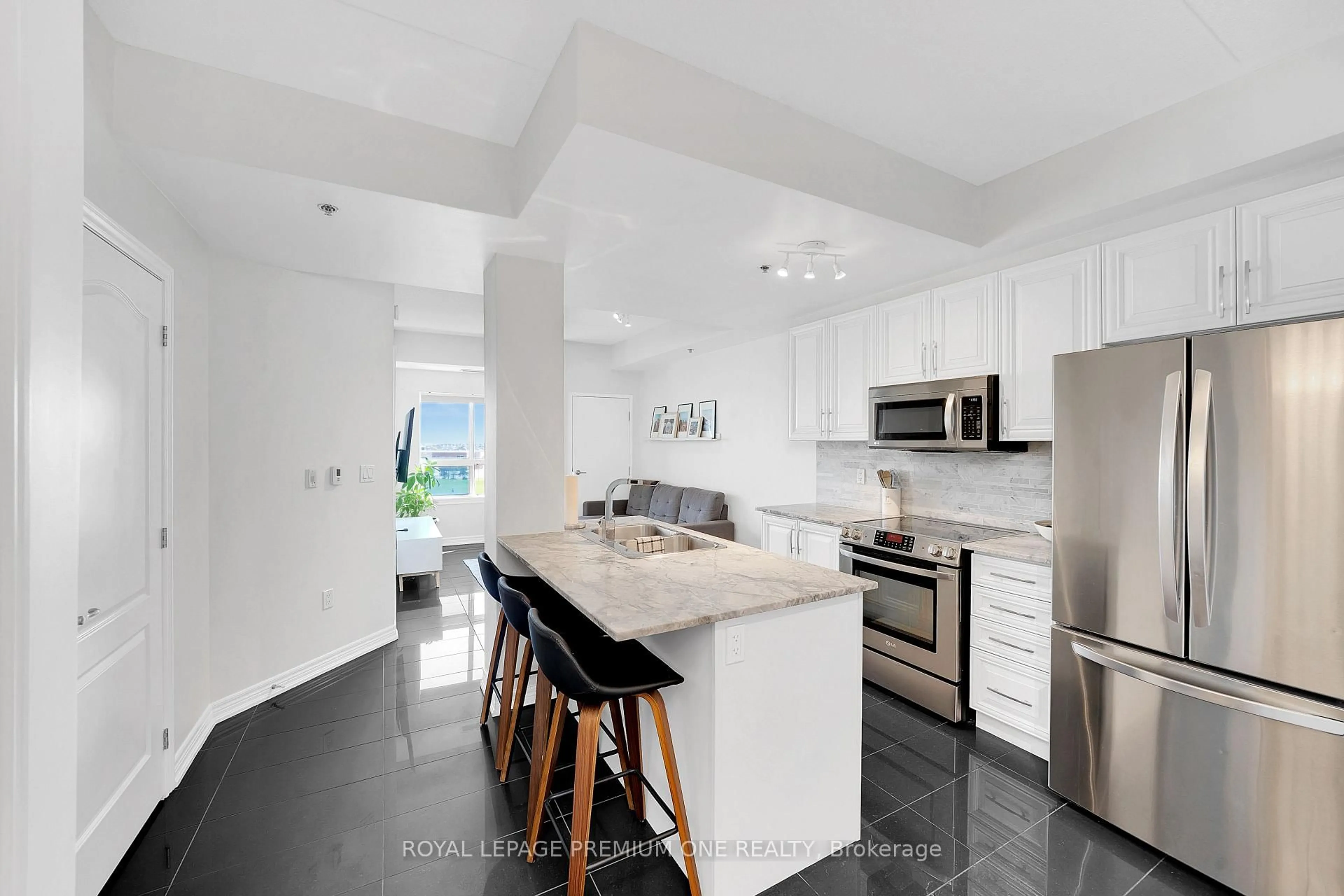 Open concept kitchen, ceramic/tile floor for 1419 Costigan Rd #508, Milton Ontario L9T 2L4