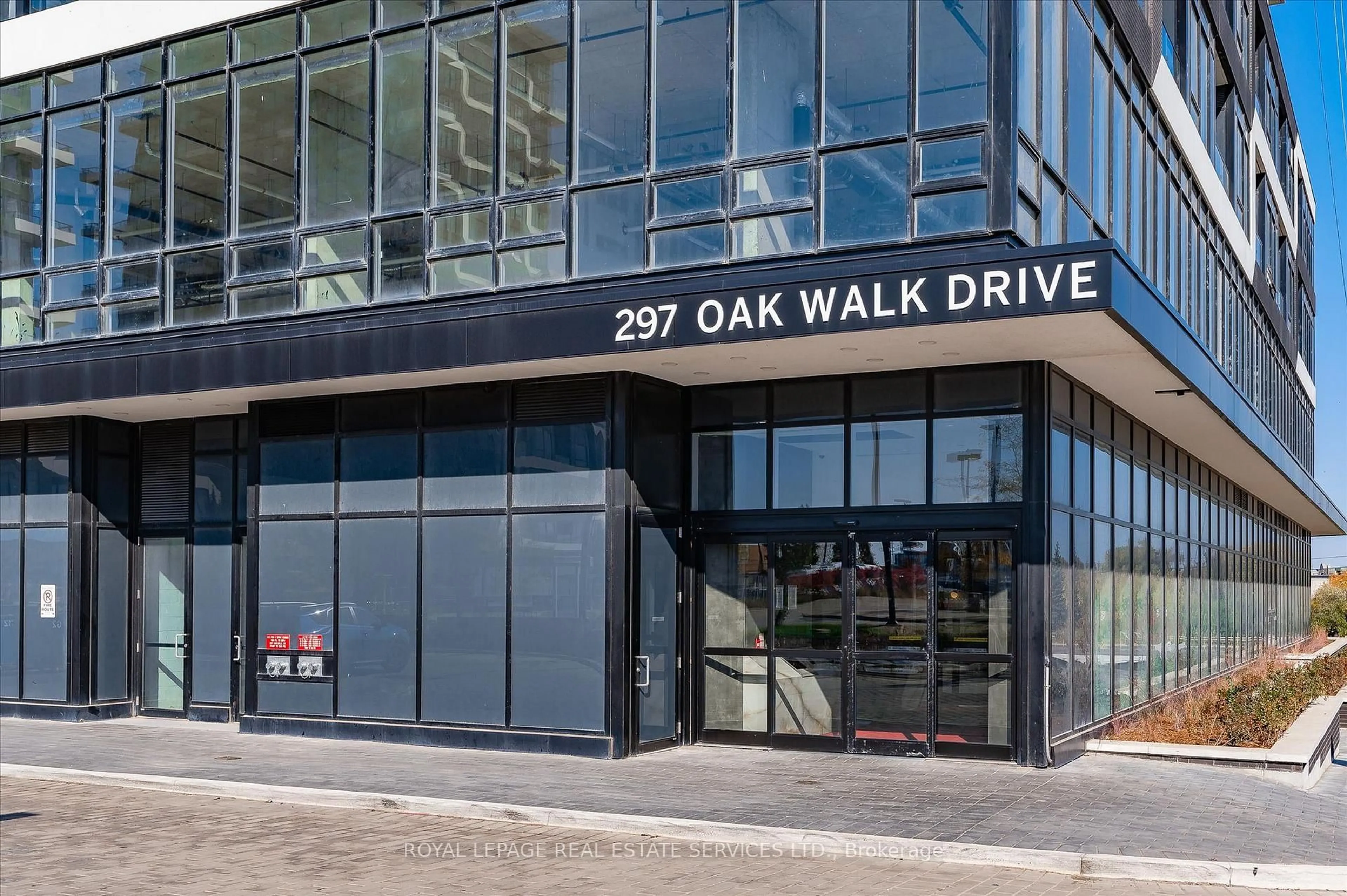 Indoor foyer for 297 Oak Walk Dr #2506, Oakville Ontario L6H 3R6