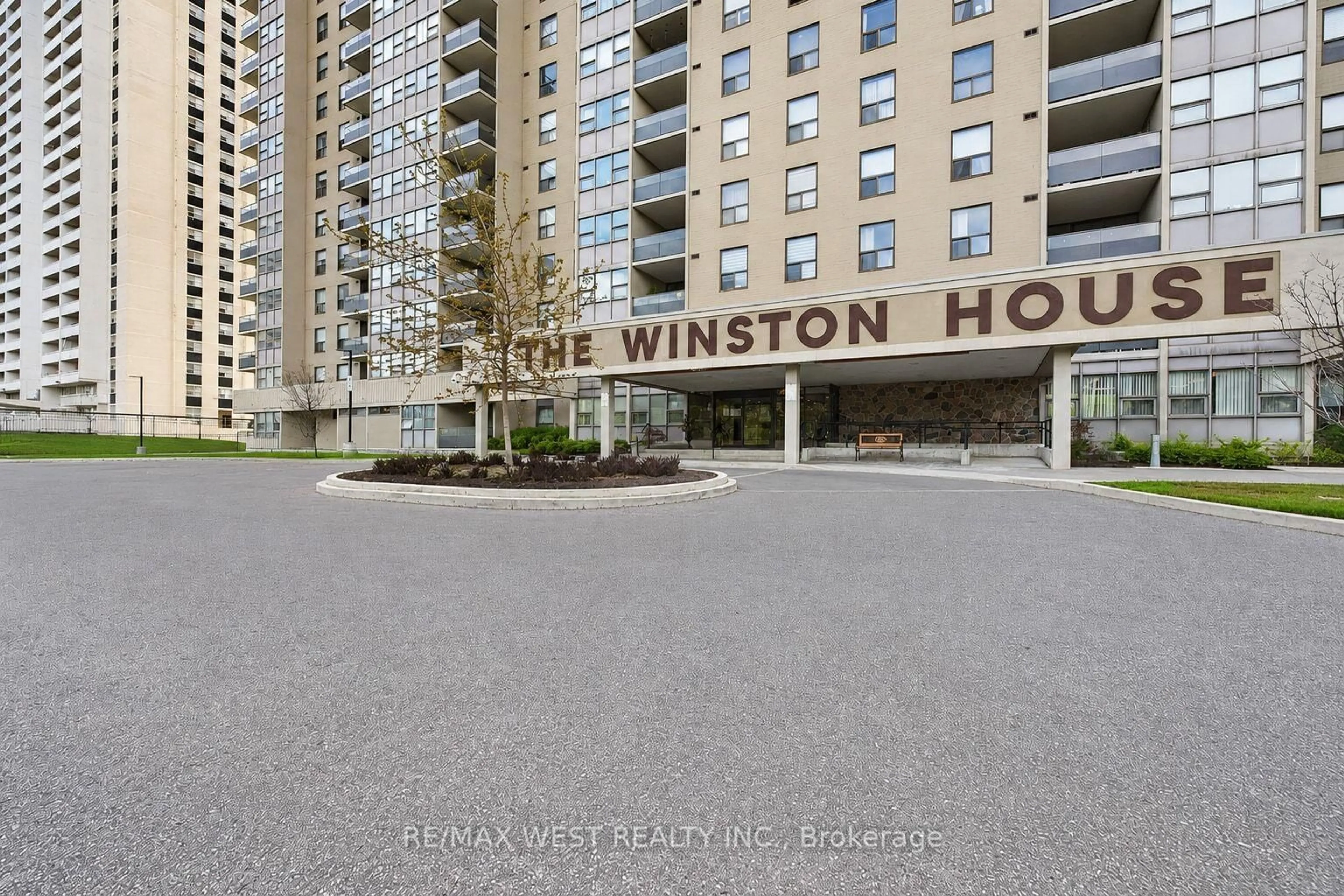 Indoor foyer for 75 Emmett Ave #1801, Toronto Ontario M6M 5A7