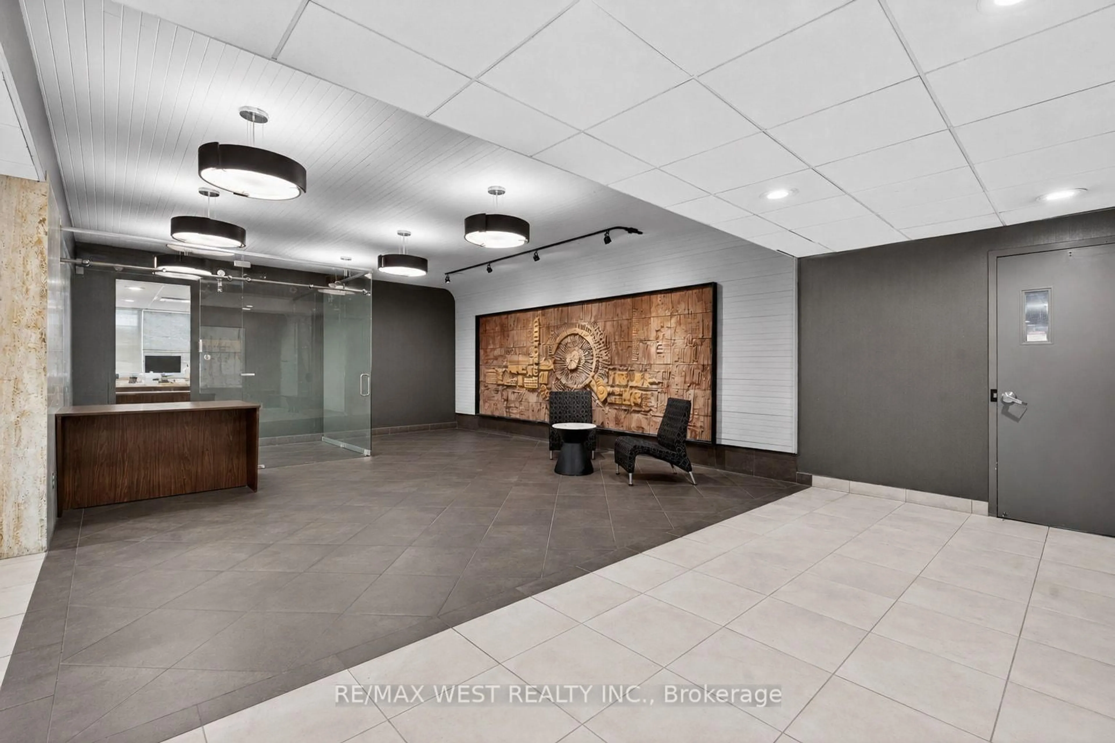 Indoor foyer for 75 Emmett Ave #1801, Toronto Ontario M6M 5A7