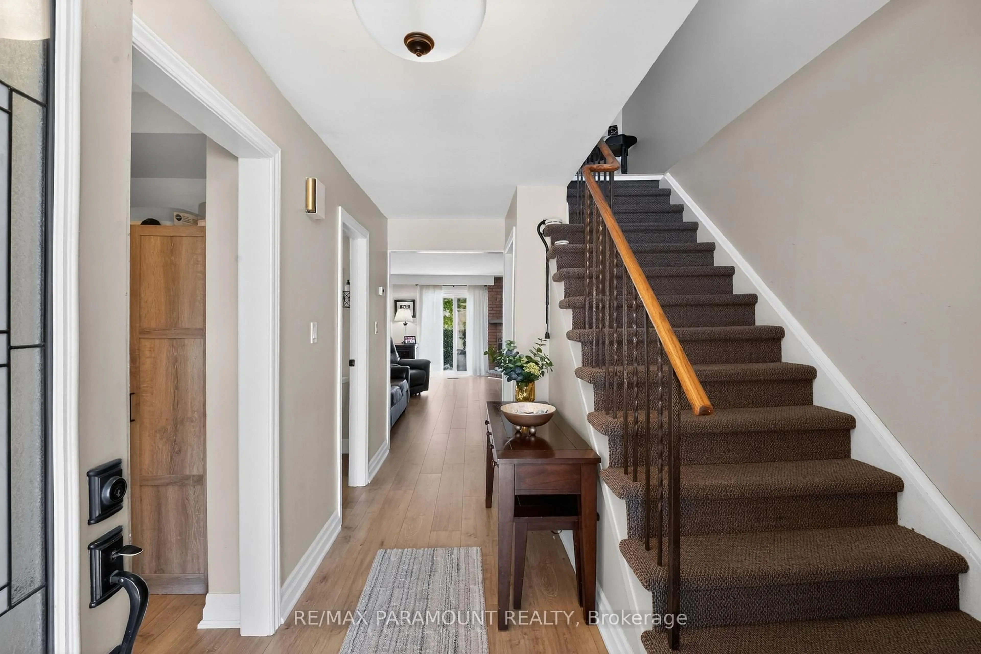 Indoor entryway for 186 Weybridge Tr, Brampton Ontario L6V 3W2